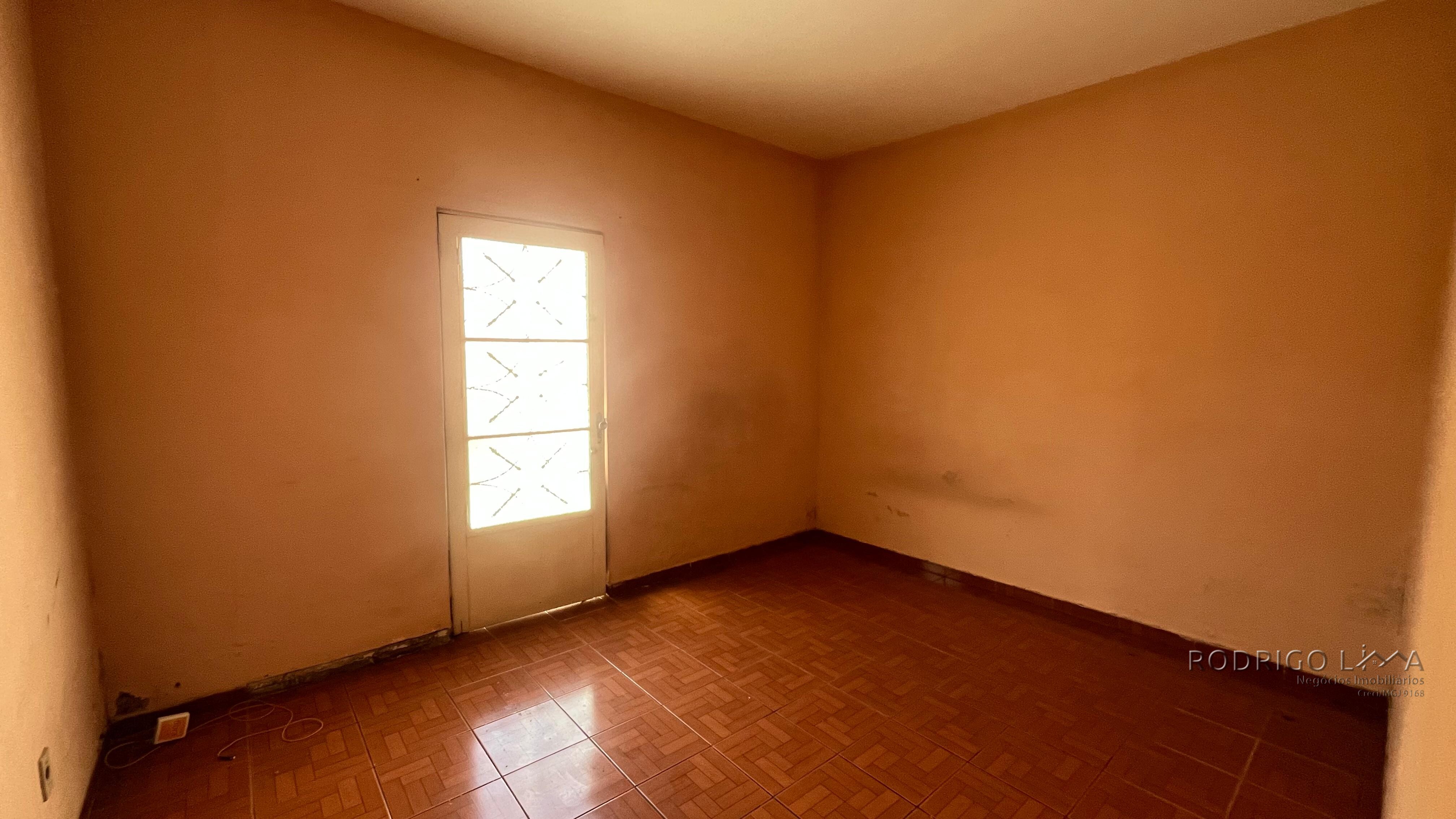 Duas casas para venda em São Lourenço MG