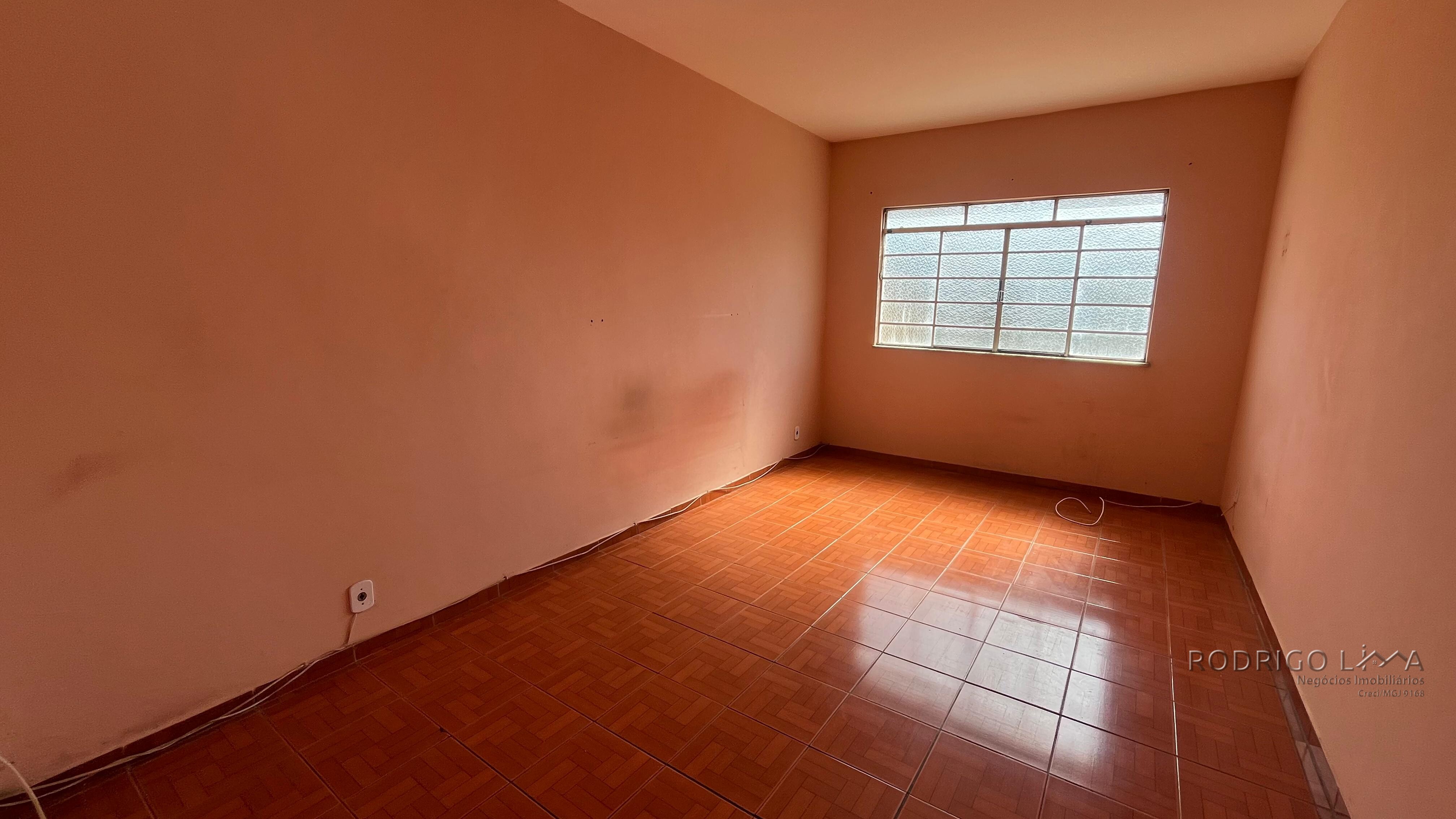 Duas casas para venda em São Lourenço MG