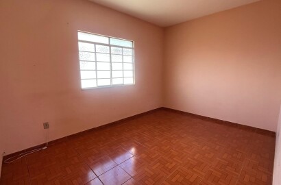 Duas casas para venda em São Lourenço MG