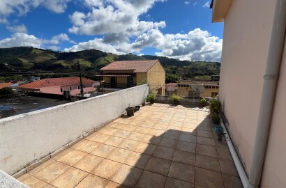 Duas casas para venda em São Lourenço MG