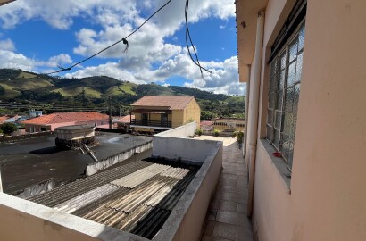Duas casas para venda em São Lourenço MG