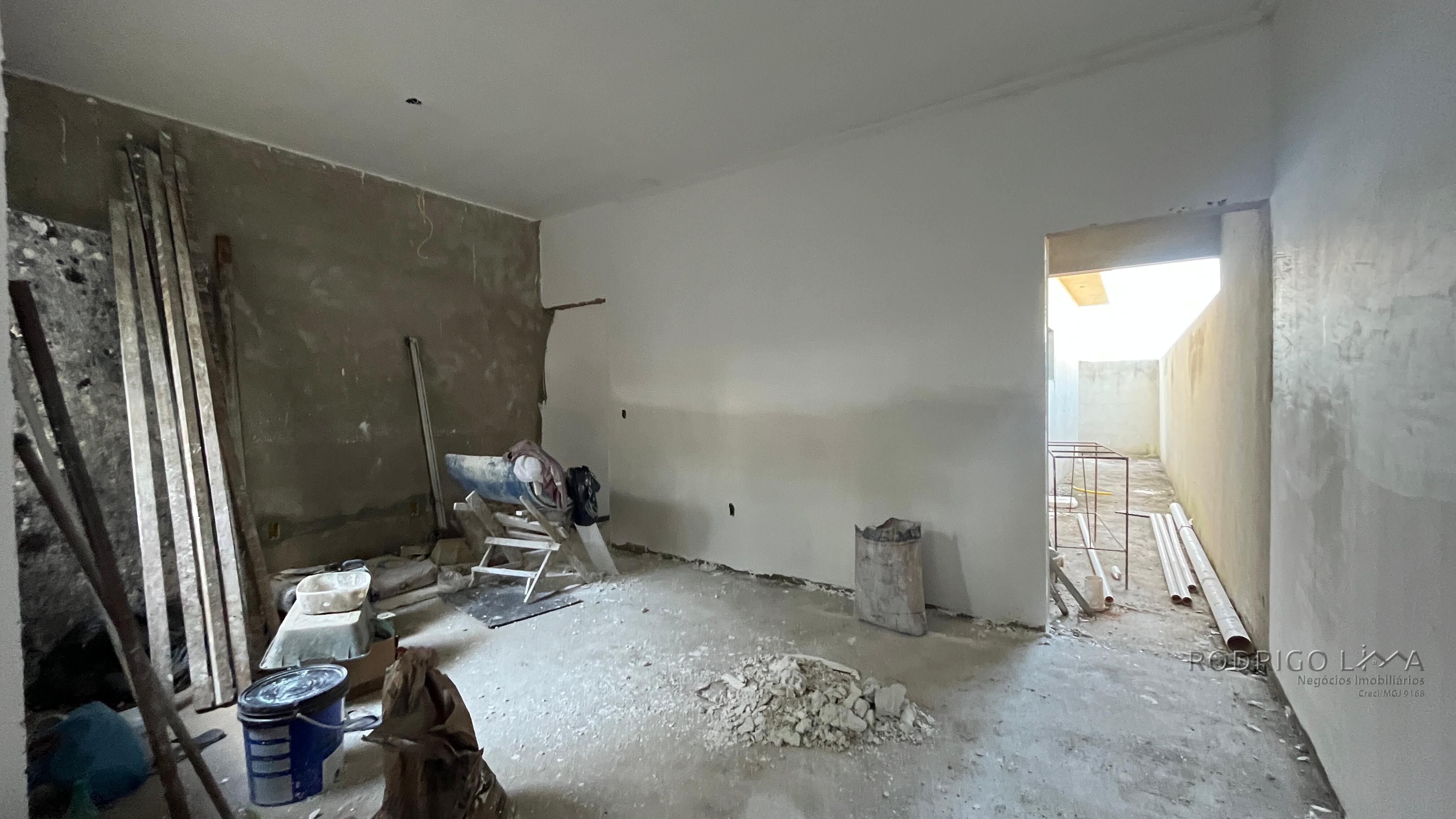 Casa em fase de acabamento para venda em São Lourenço - MG.