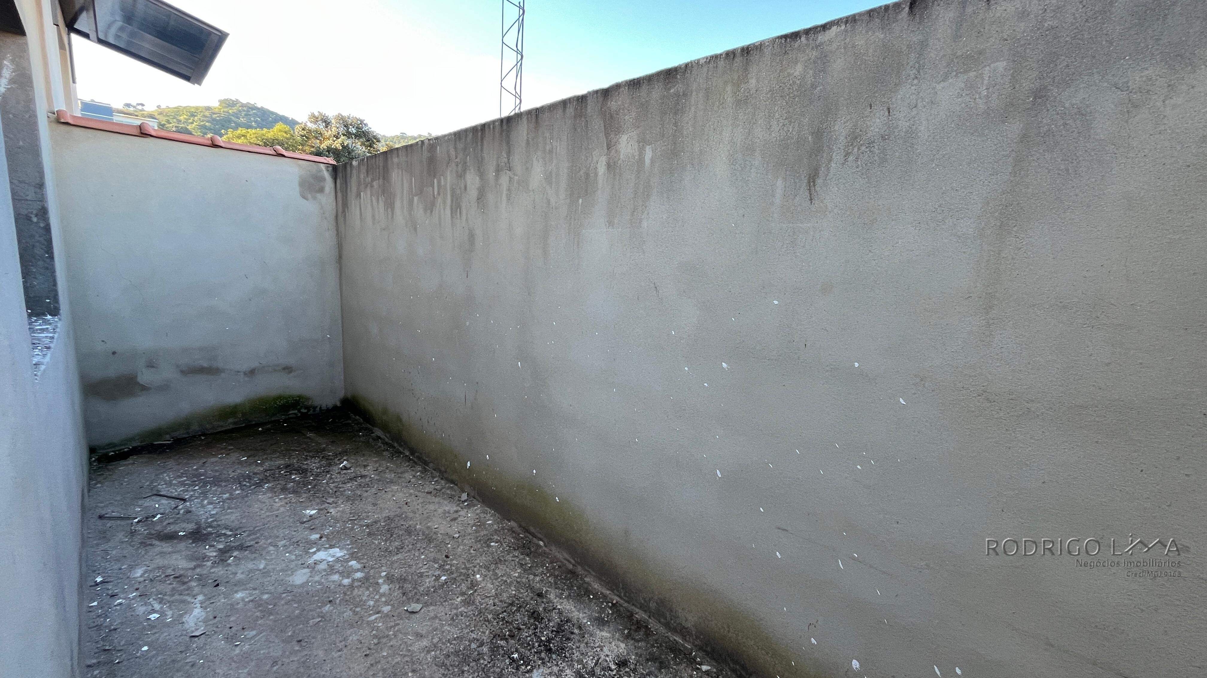 Casa em fase de acabamento para venda em São Lourenço - MG.