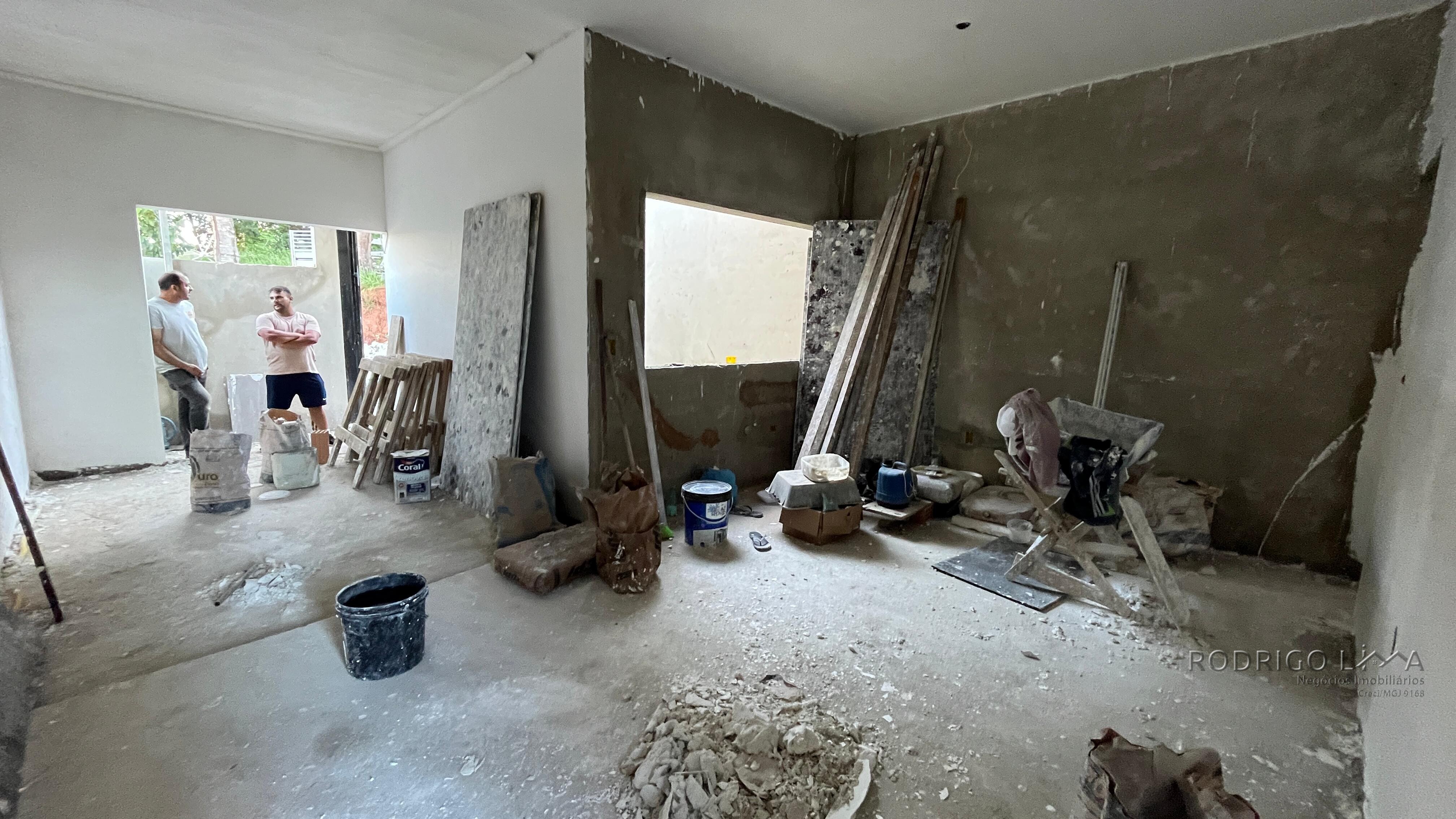 Casa em fase de acabamento para venda em São Lourenço - MG.