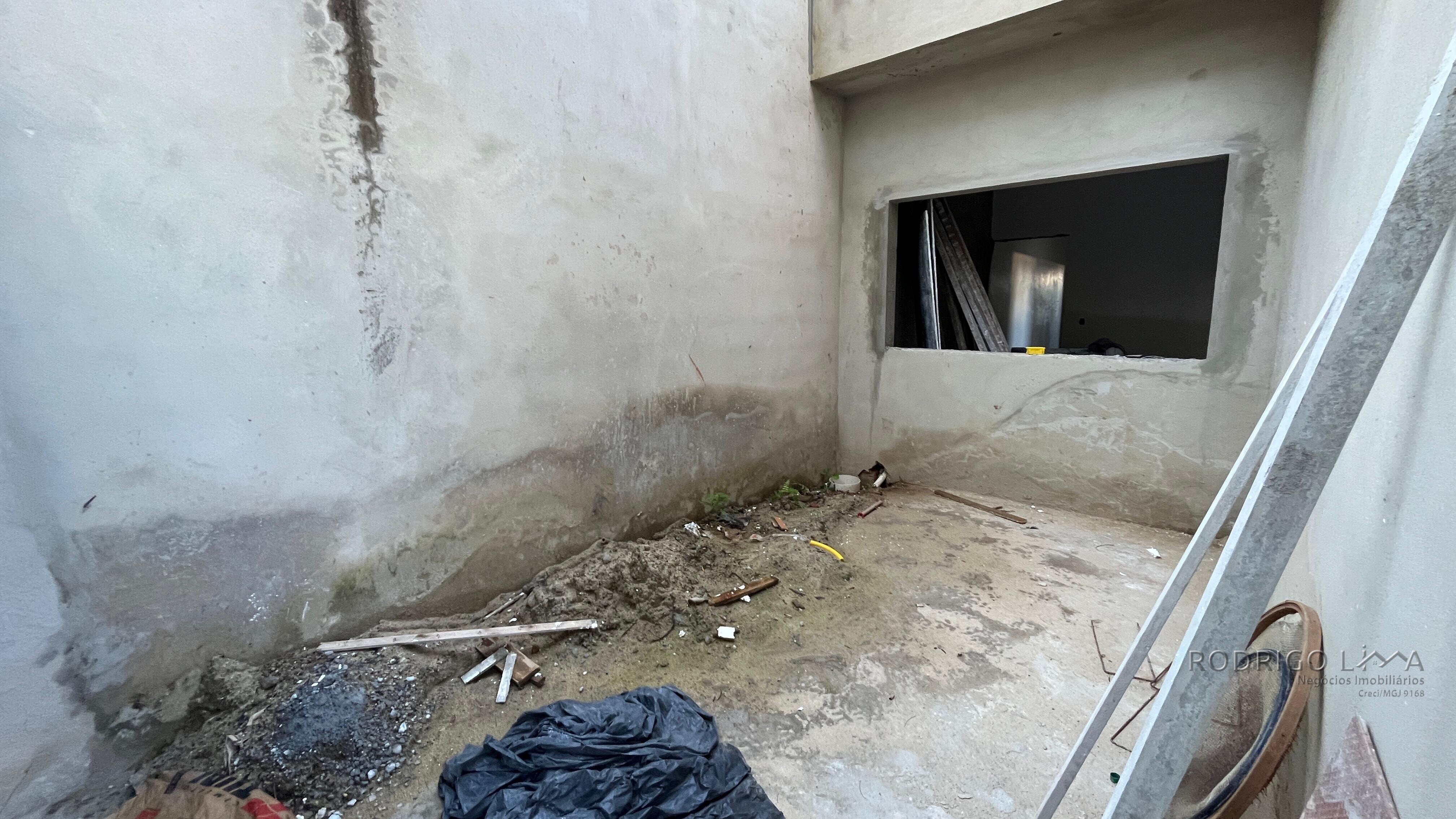 Casa em fase de acabamento para venda em São Lourenço - MG.