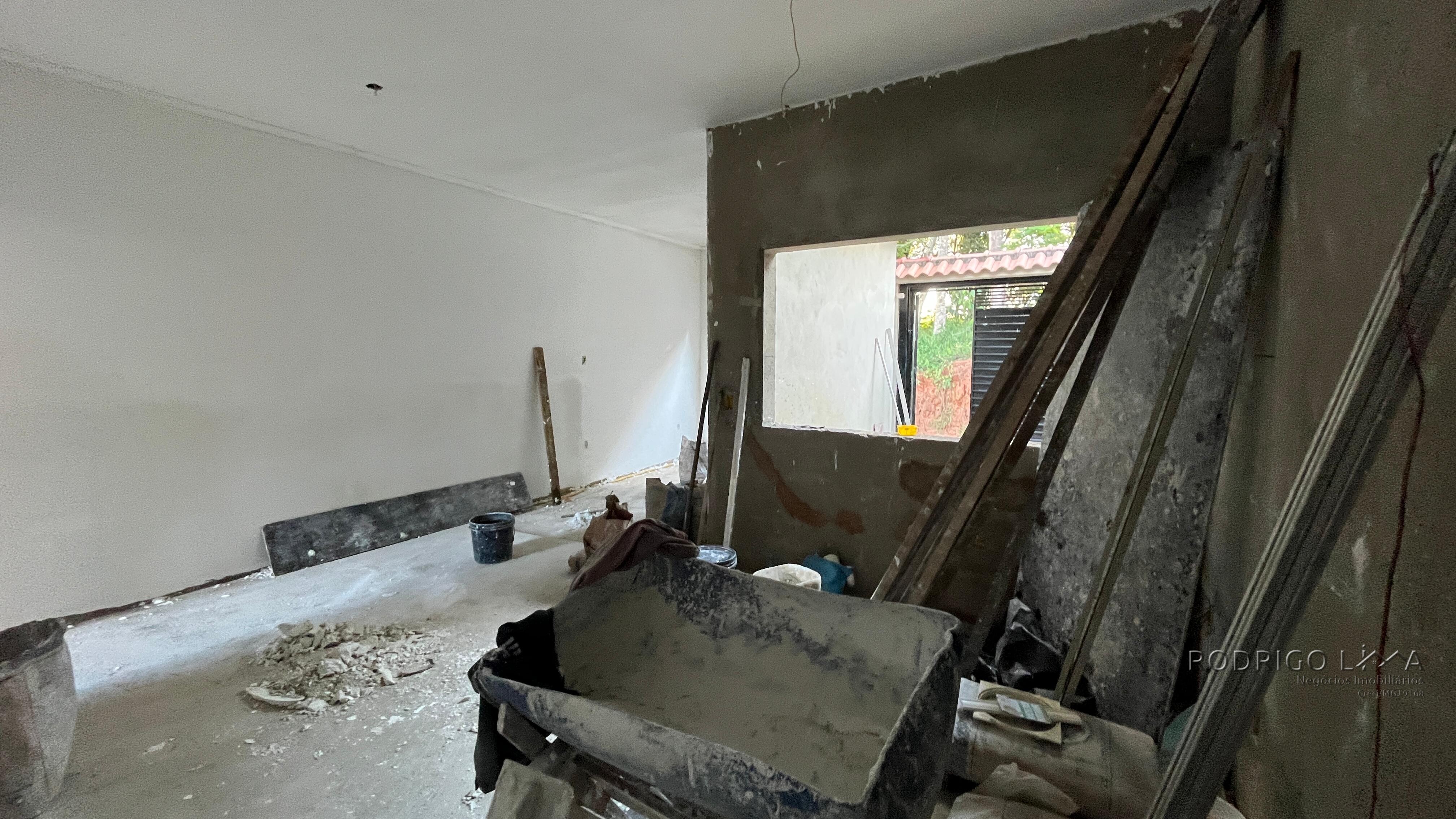 Casa em fase de acabamento para venda em São Lourenço - MG.