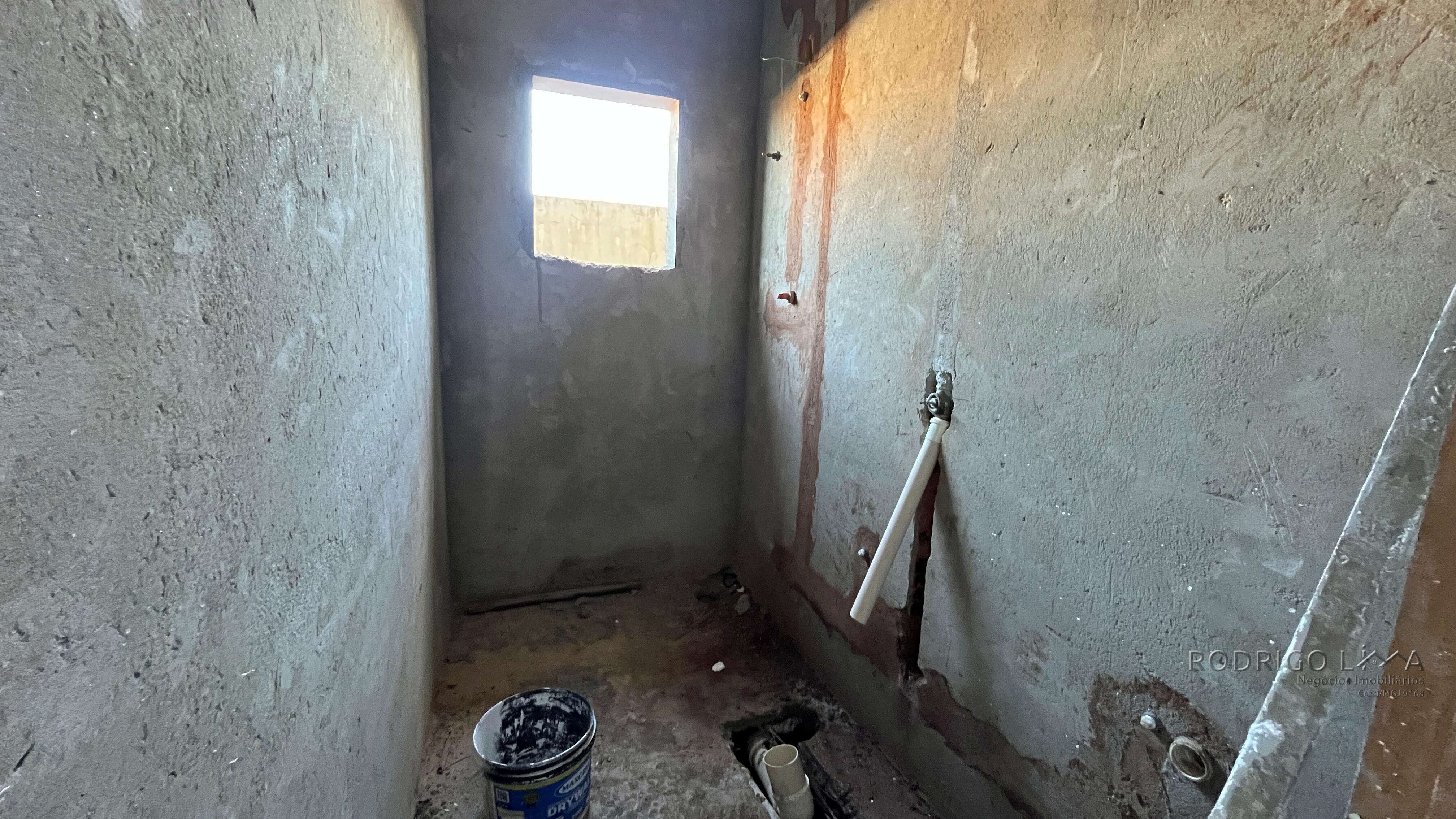 Casa em fase de acabamento para venda em São Lourenço - MG.