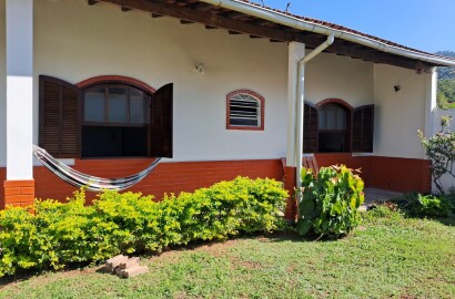 Imóvel com duas casas para venda em São Lourenço MG