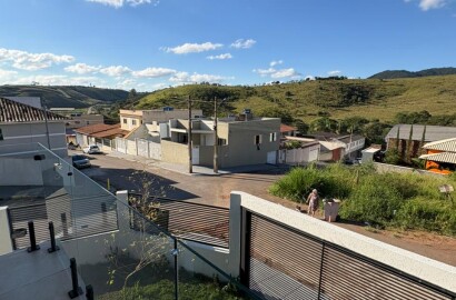 Lindo sobrado de esquina para venda em São Lourenço - MG.