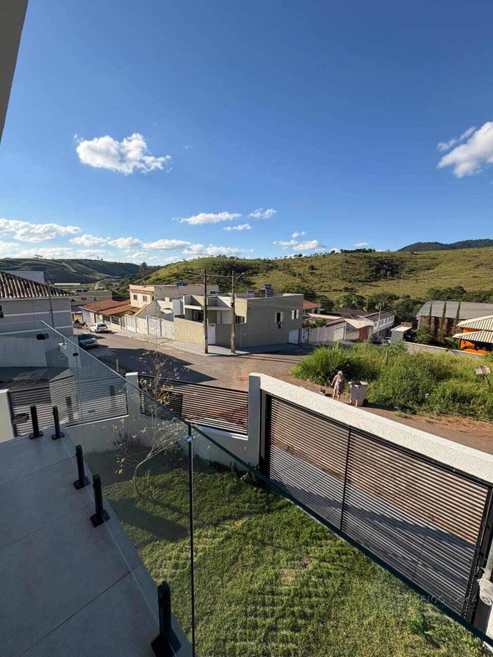 Lindo sobrado de esquina para venda em São Lourenço - MG.