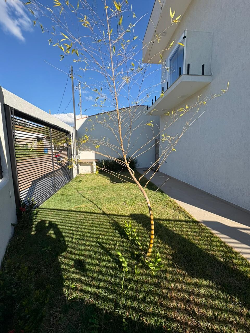 Lindo sobrado de esquina para venda em São Lourenço - MG.