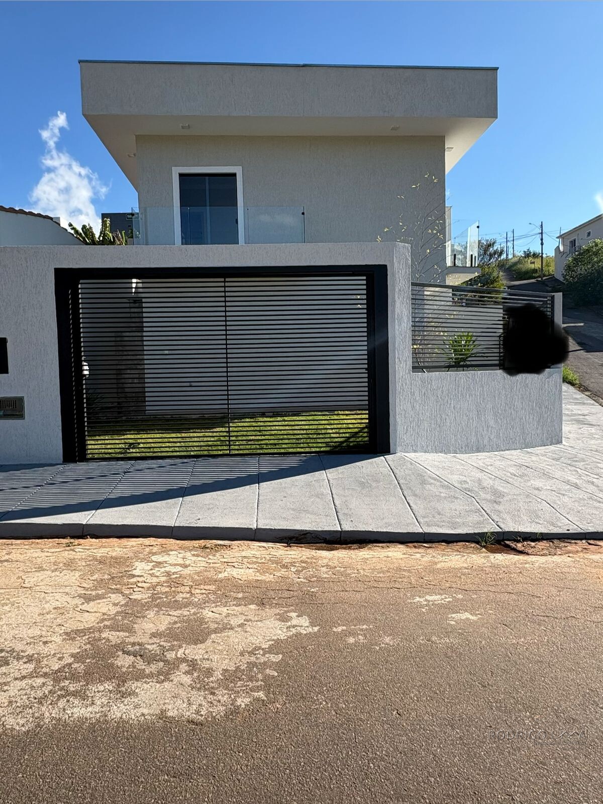 Lindo sobrado de esquina para venda em São Lourenço - MG.