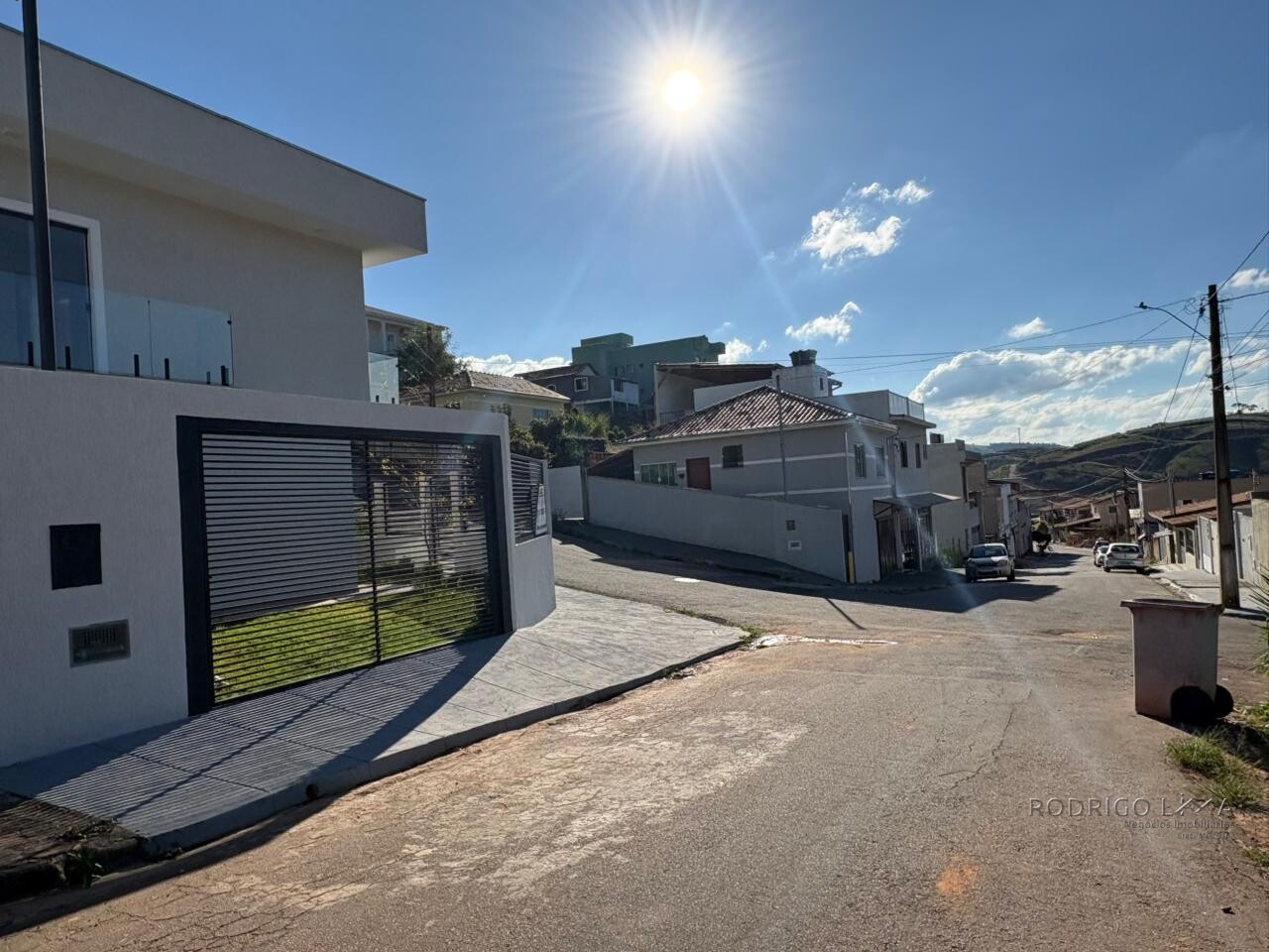 Lindo sobrado de esquina para venda em São Lourenço - MG.