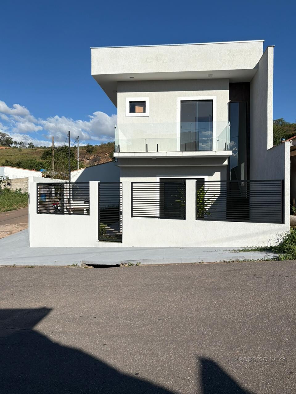 Lindo sobrado de esquina para venda em São Lourenço - MG.
