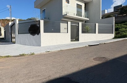 Lindo sobrado de esquina para venda em São Lourenço - MG.