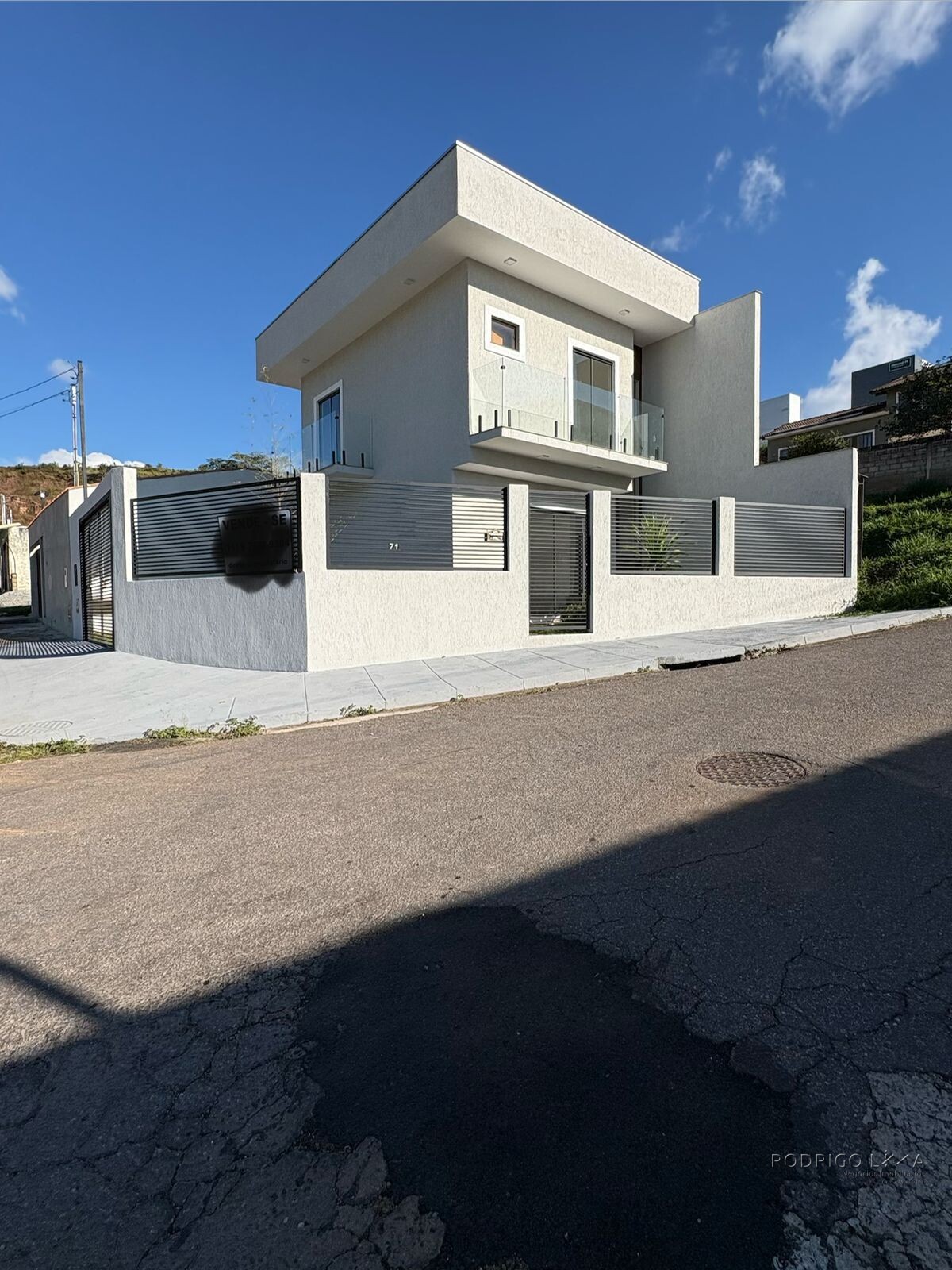 Lindo sobrado de esquina para venda em São Lourenço - MG.