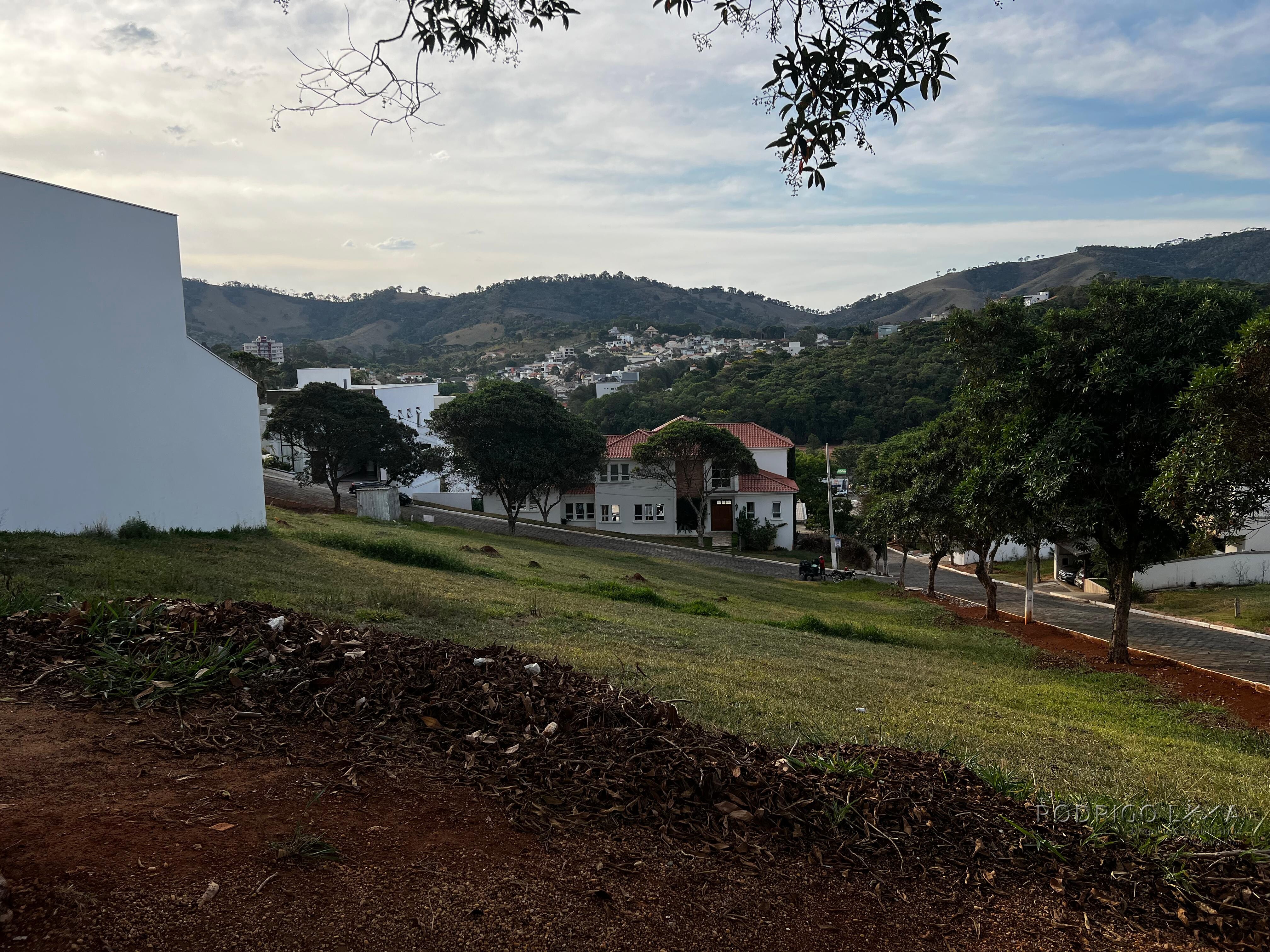 Lote em condomínio de alto padrão para venda em São Lourenço MG.