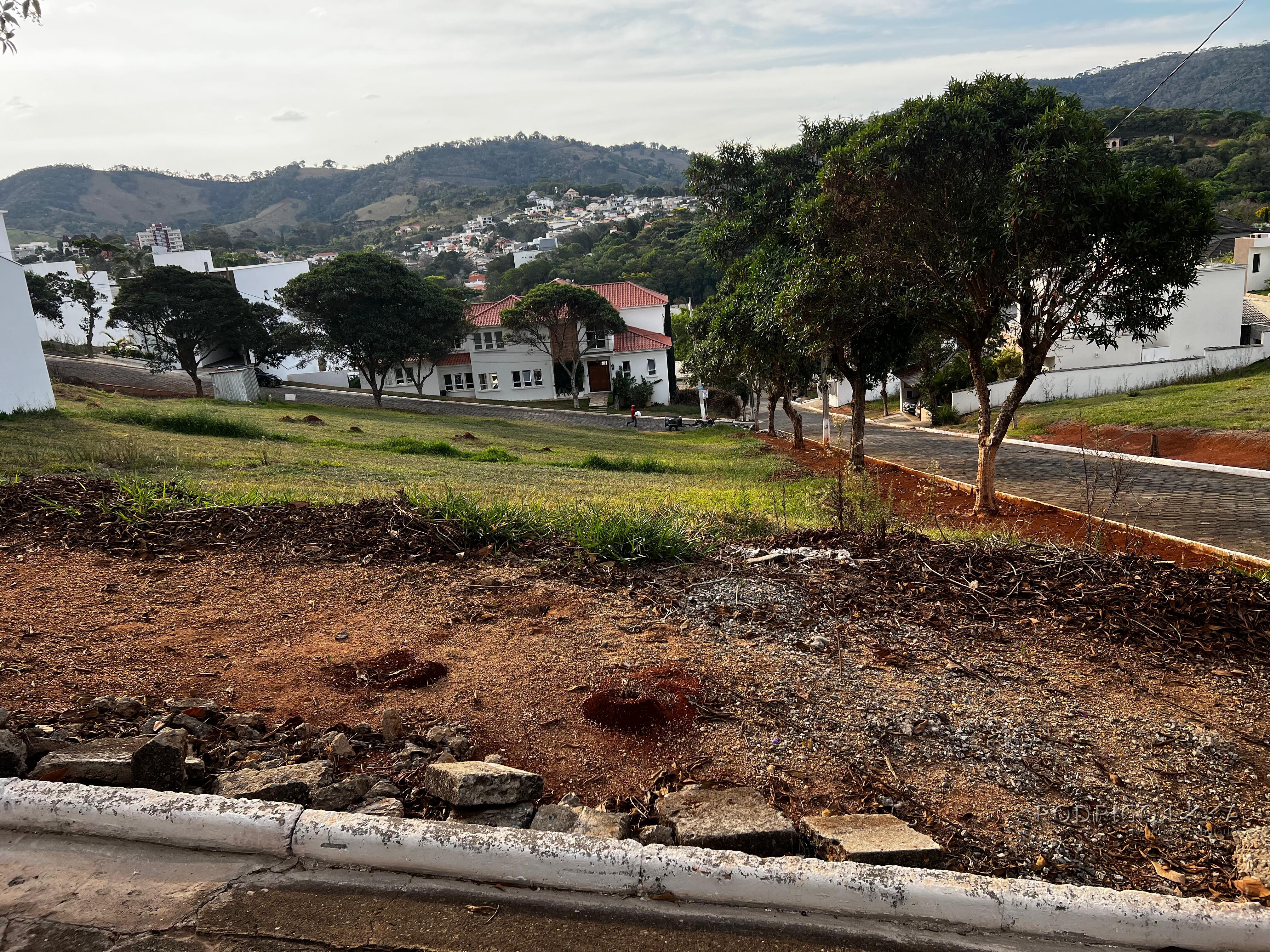 Lote em condomínio de alto padrão para venda em São Lourenço MG.