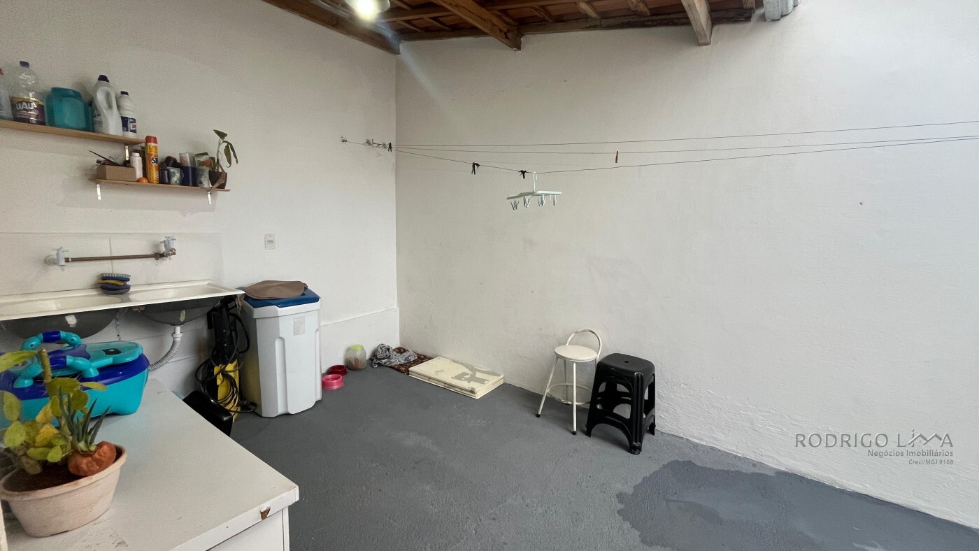 Casa para venda em São Lourenço - MG.