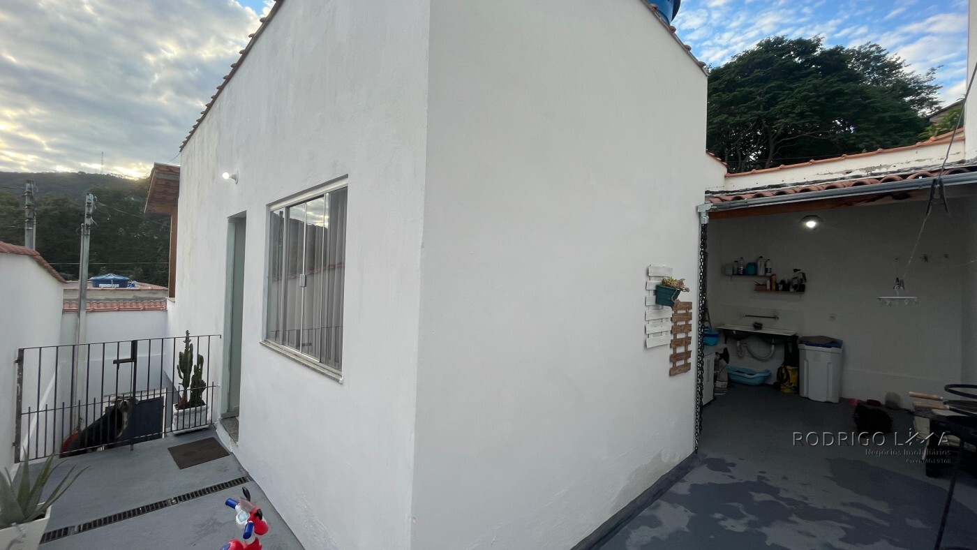 Casa para venda em São Lourenço - MG.