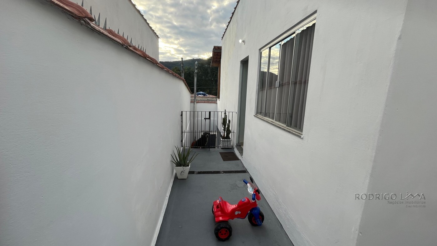 Casa para venda em São Lourenço - MG.