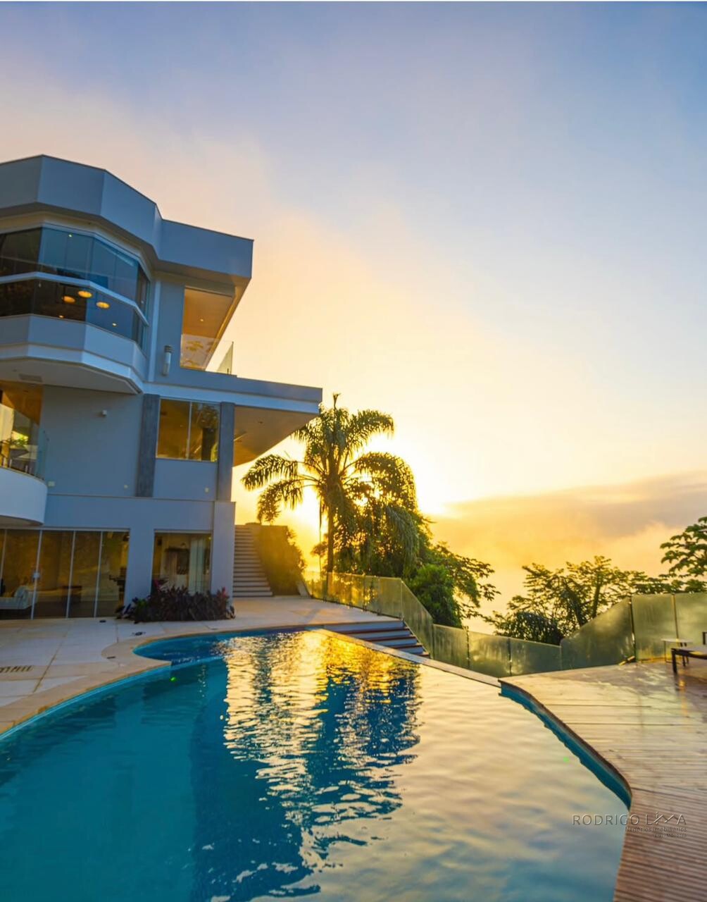 Luxuosa mansão para venda em Ubatuba SP.