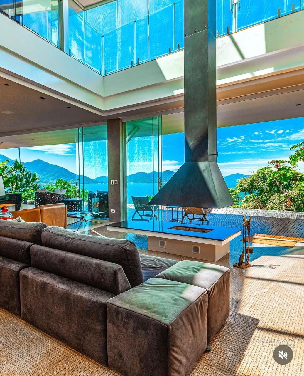 Luxuosa mansão para venda em Ubatuba SP.