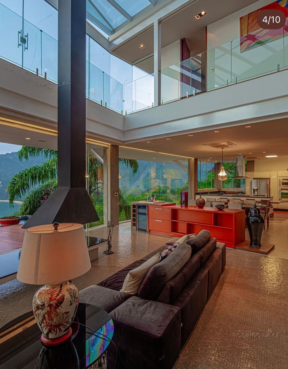 Luxuosa mansão para venda em Ubatuba SP.