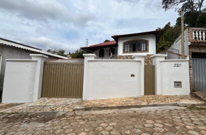 Casa para venda em São Lourenço MG.