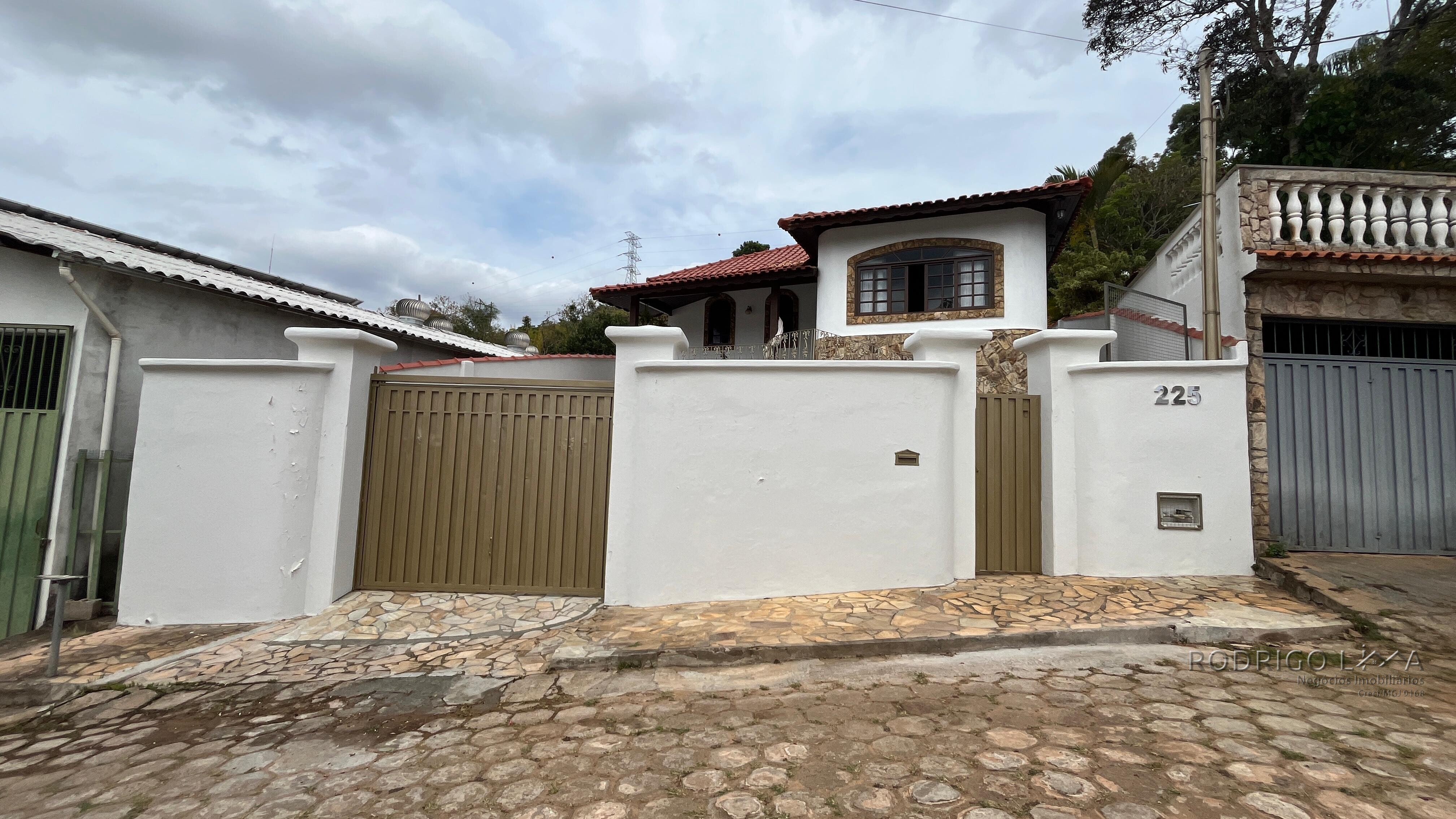Casa para venda em São Lourenço MG.
