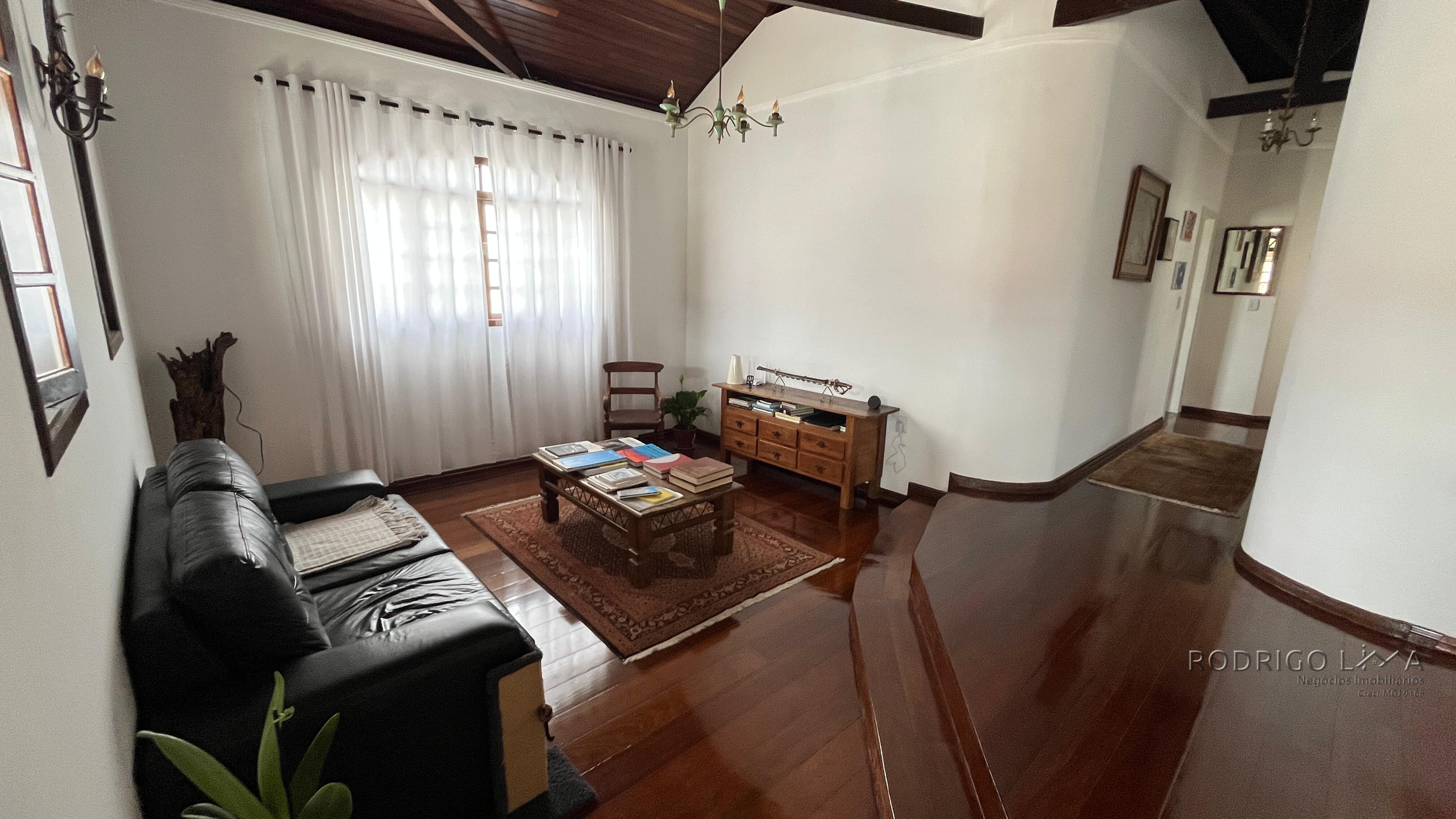 Casa para venda em São Lourenço MG.