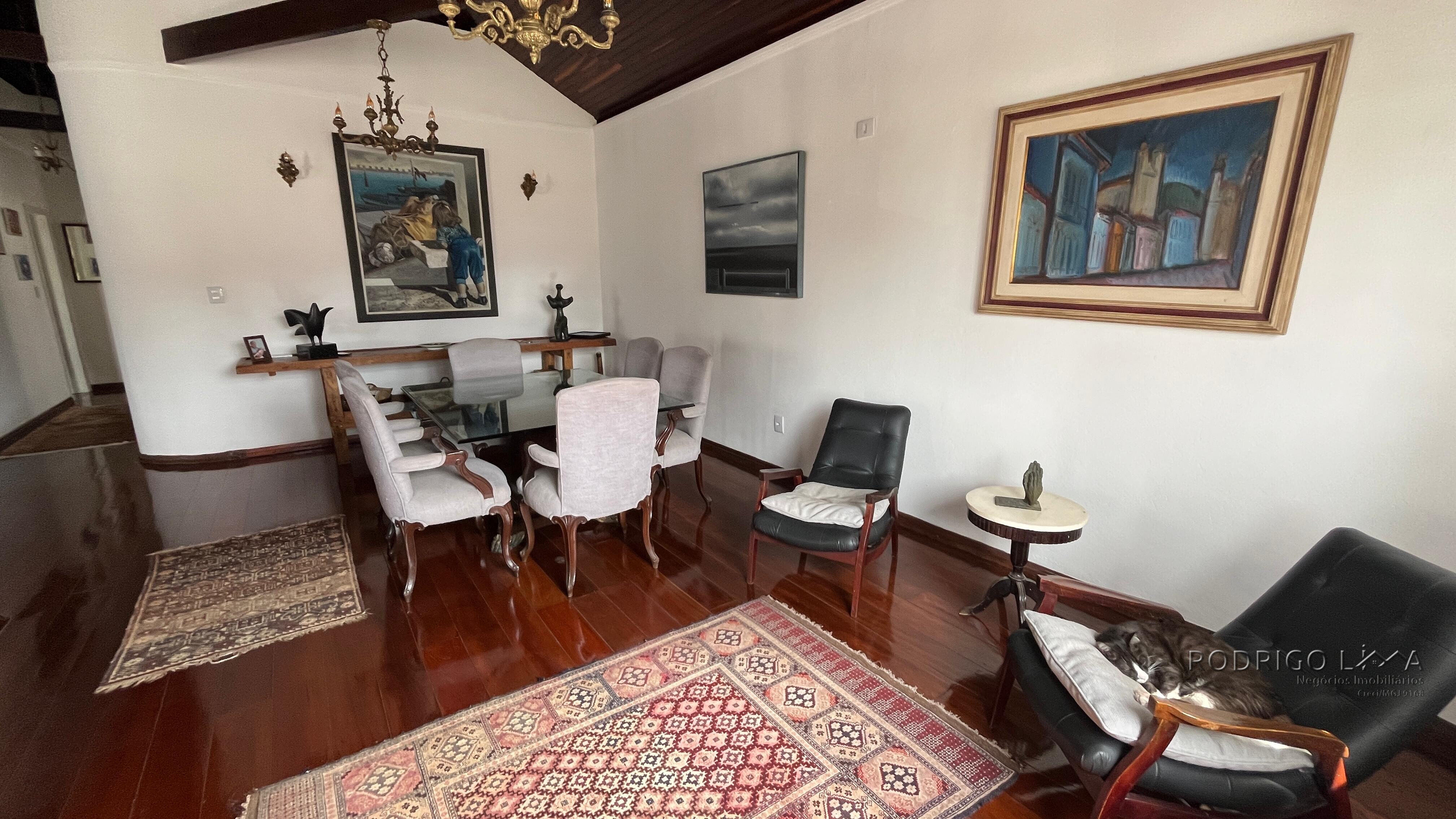 Casa para venda em São Lourenço MG.