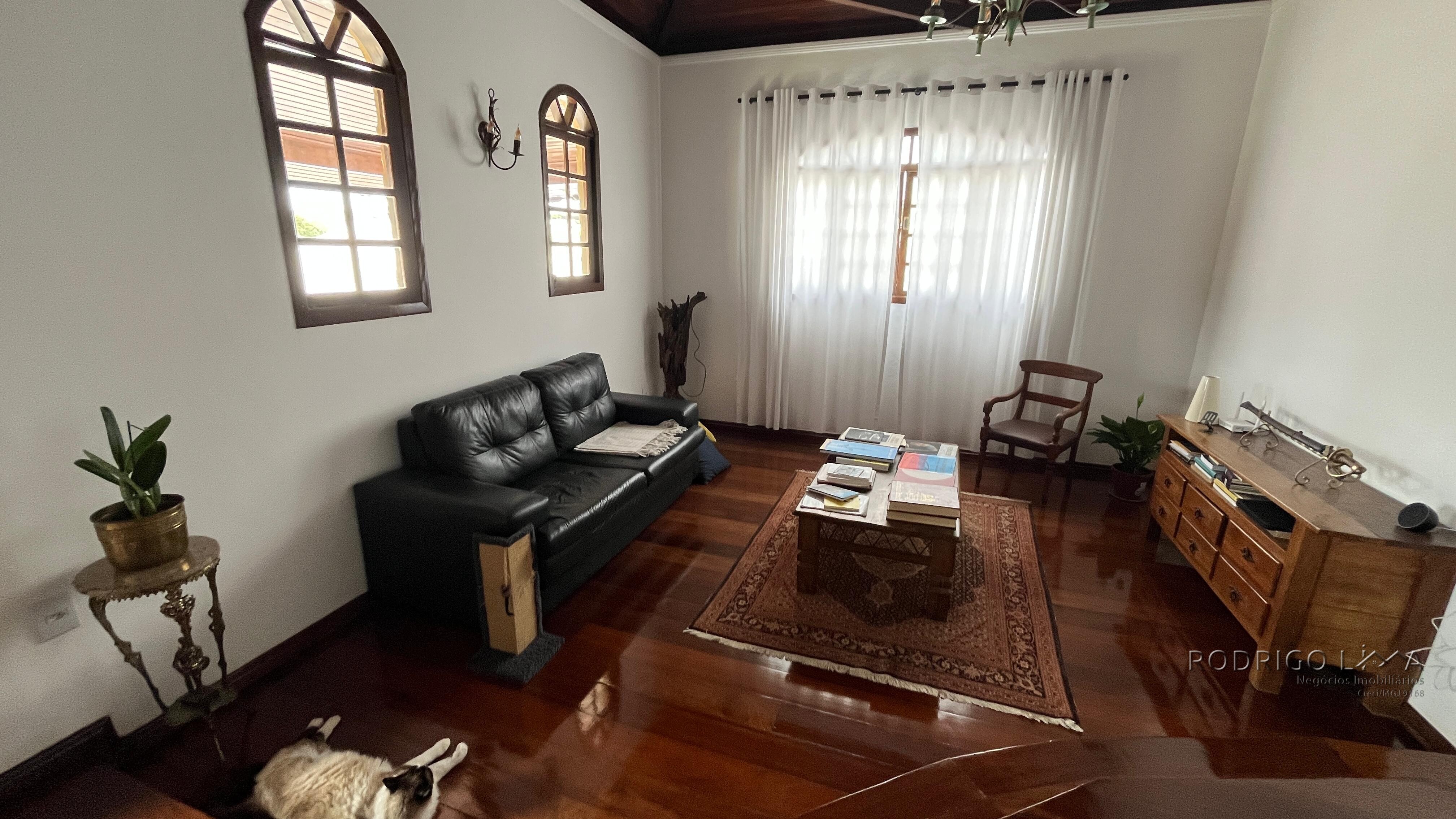 Casa para venda em São Lourenço MG.