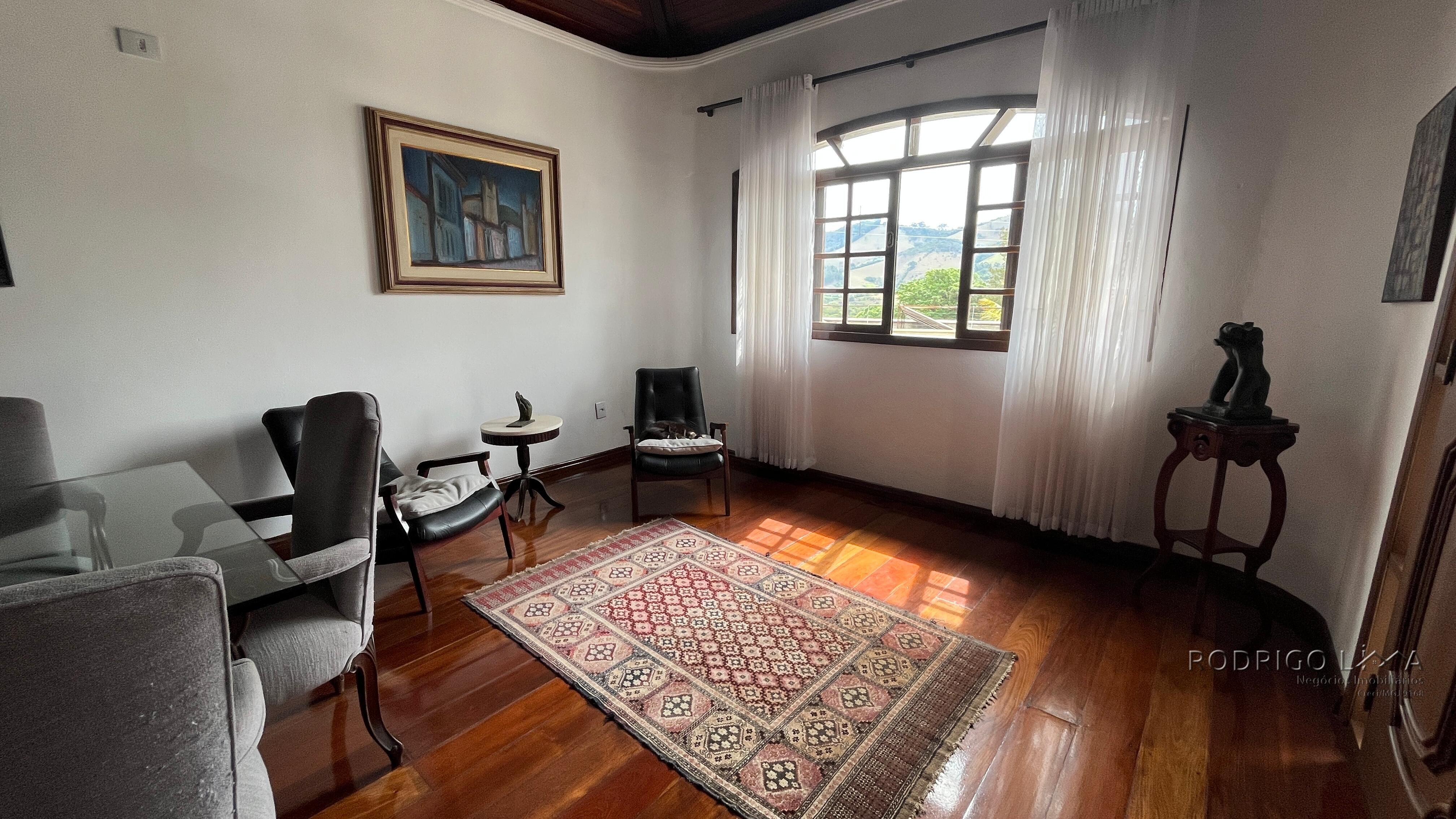 Casa para venda em São Lourenço MG.