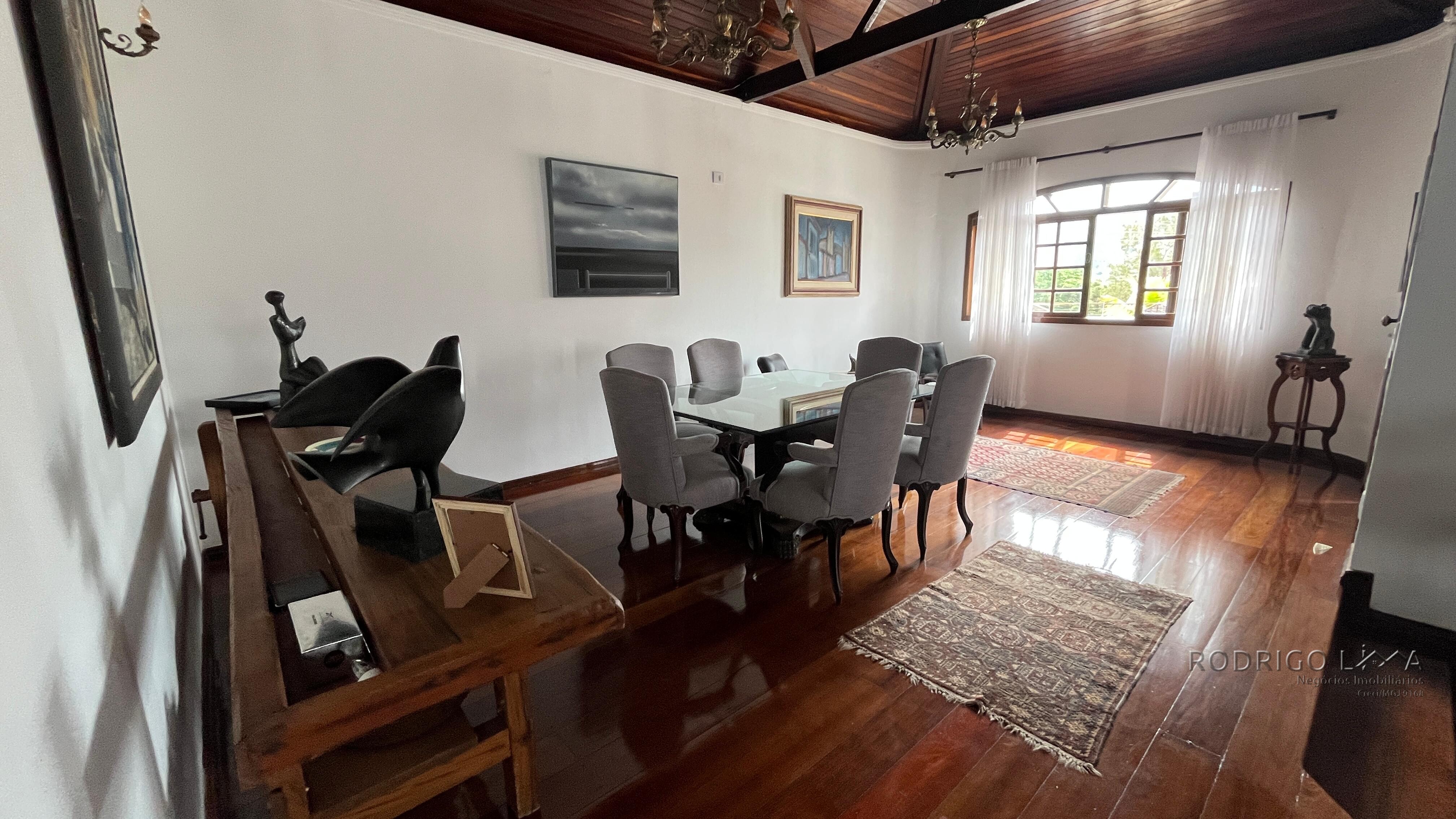 Casa para venda em São Lourenço MG.