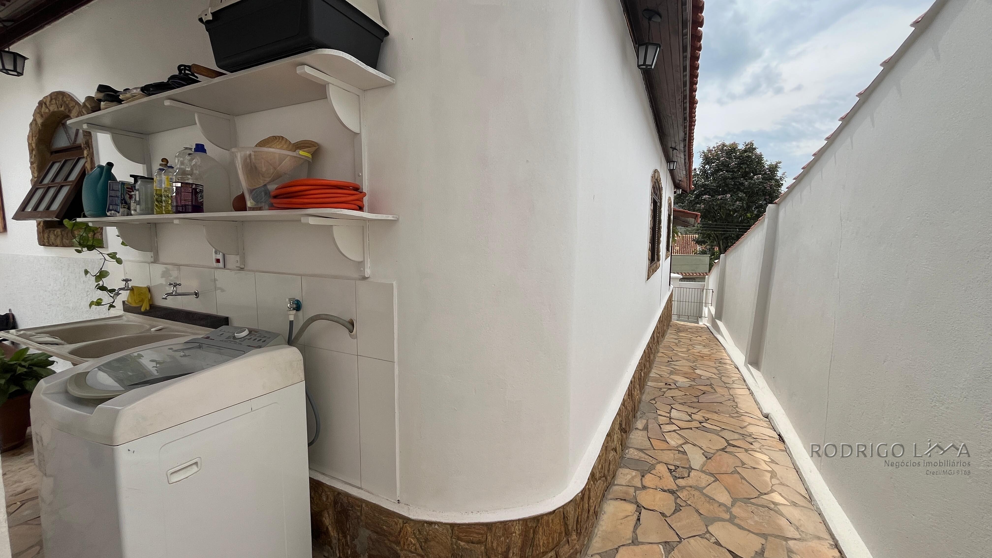 Casa para venda em São Lourenço MG.