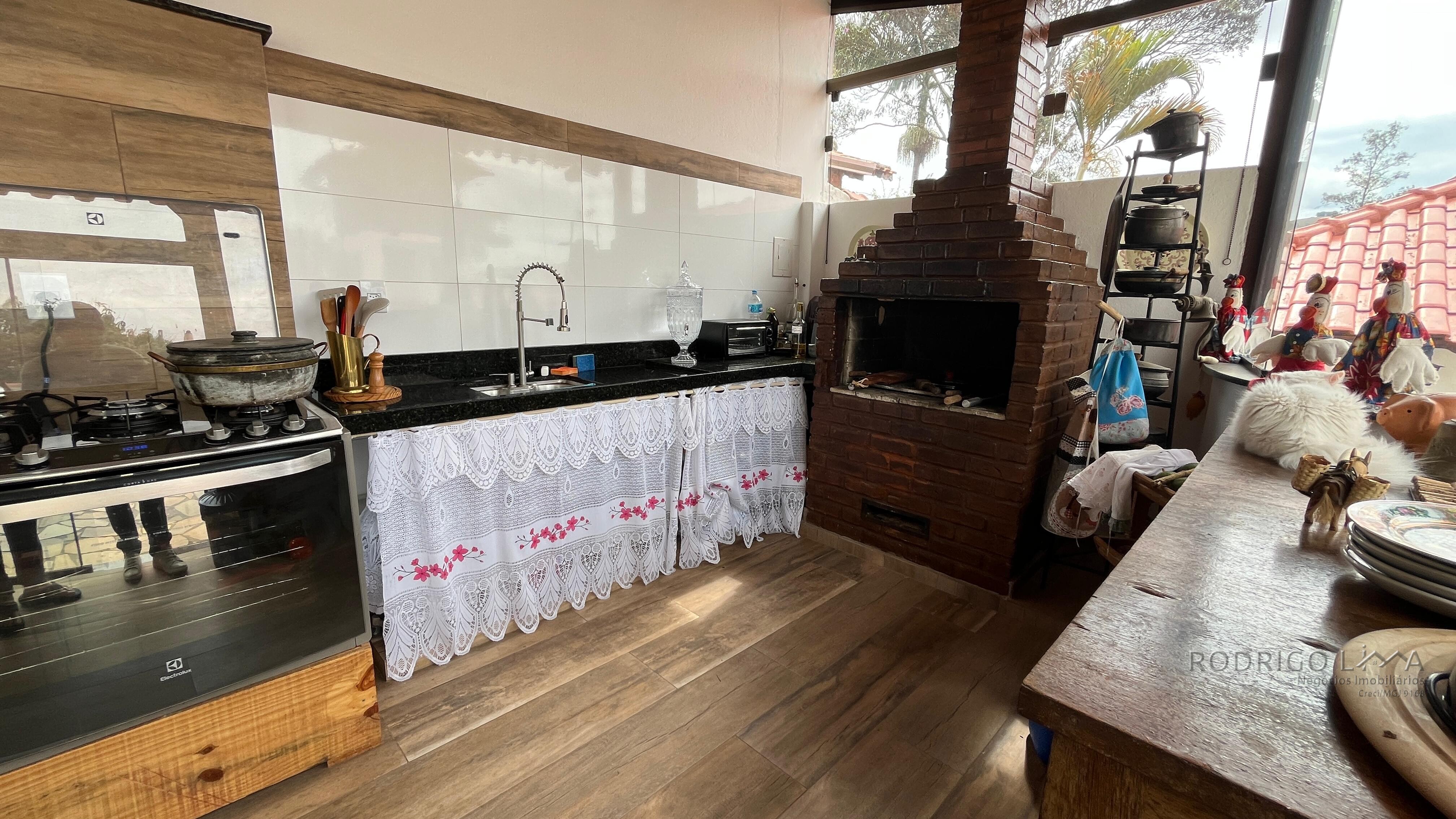 Casa para venda em São Lourenço MG.