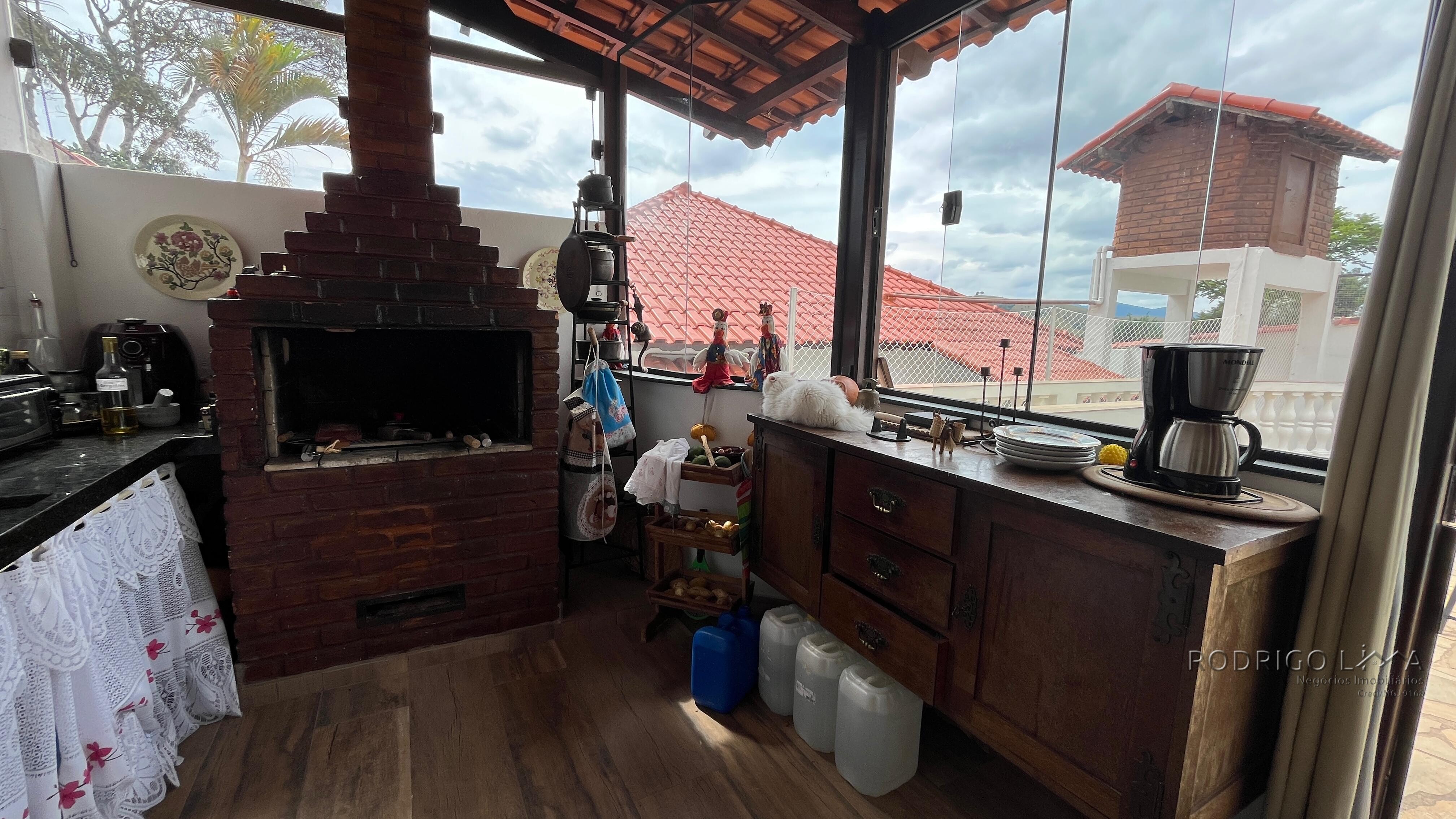 Casa para venda em São Lourenço MG.