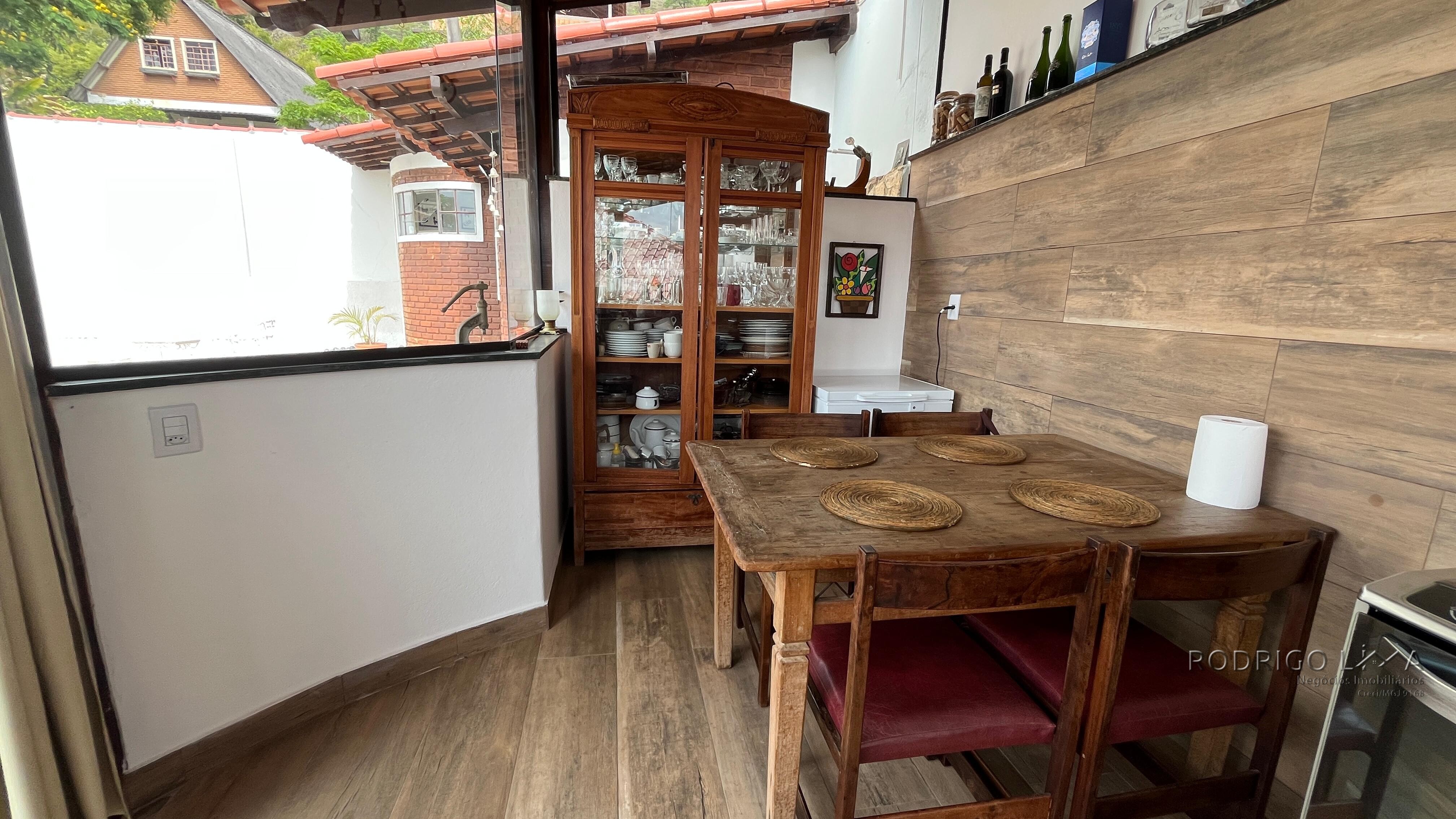 Casa para venda em São Lourenço MG.