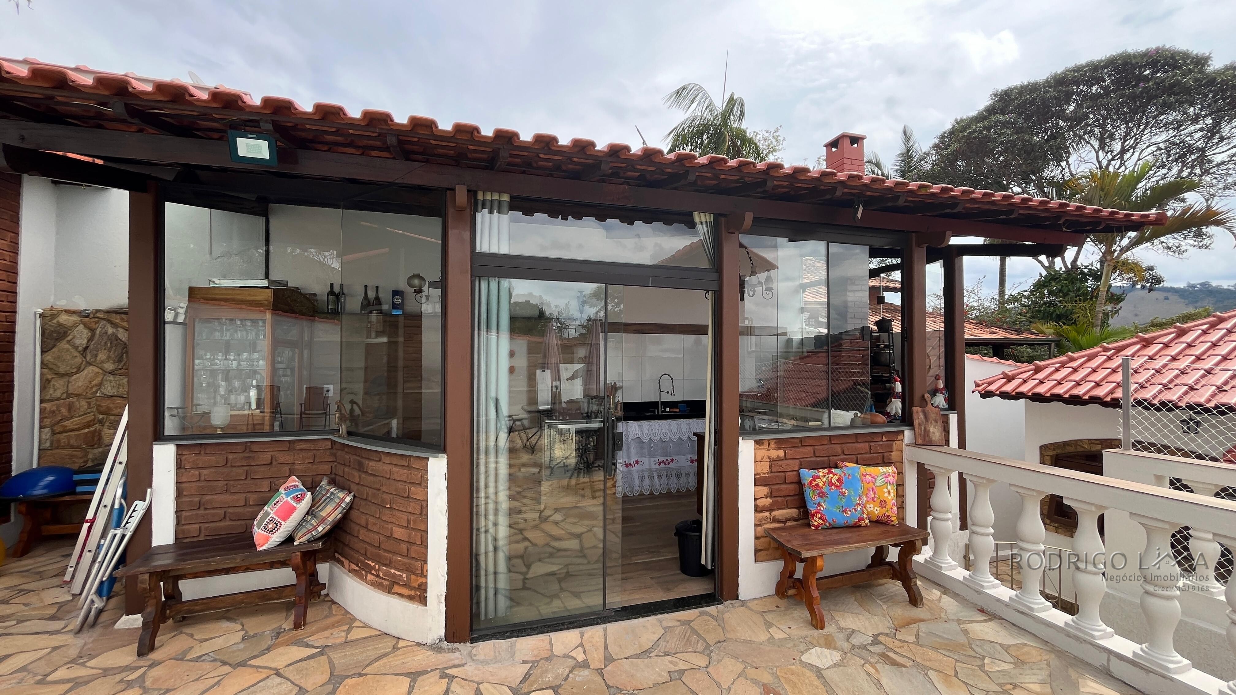 Casa para venda em São Lourenço MG.