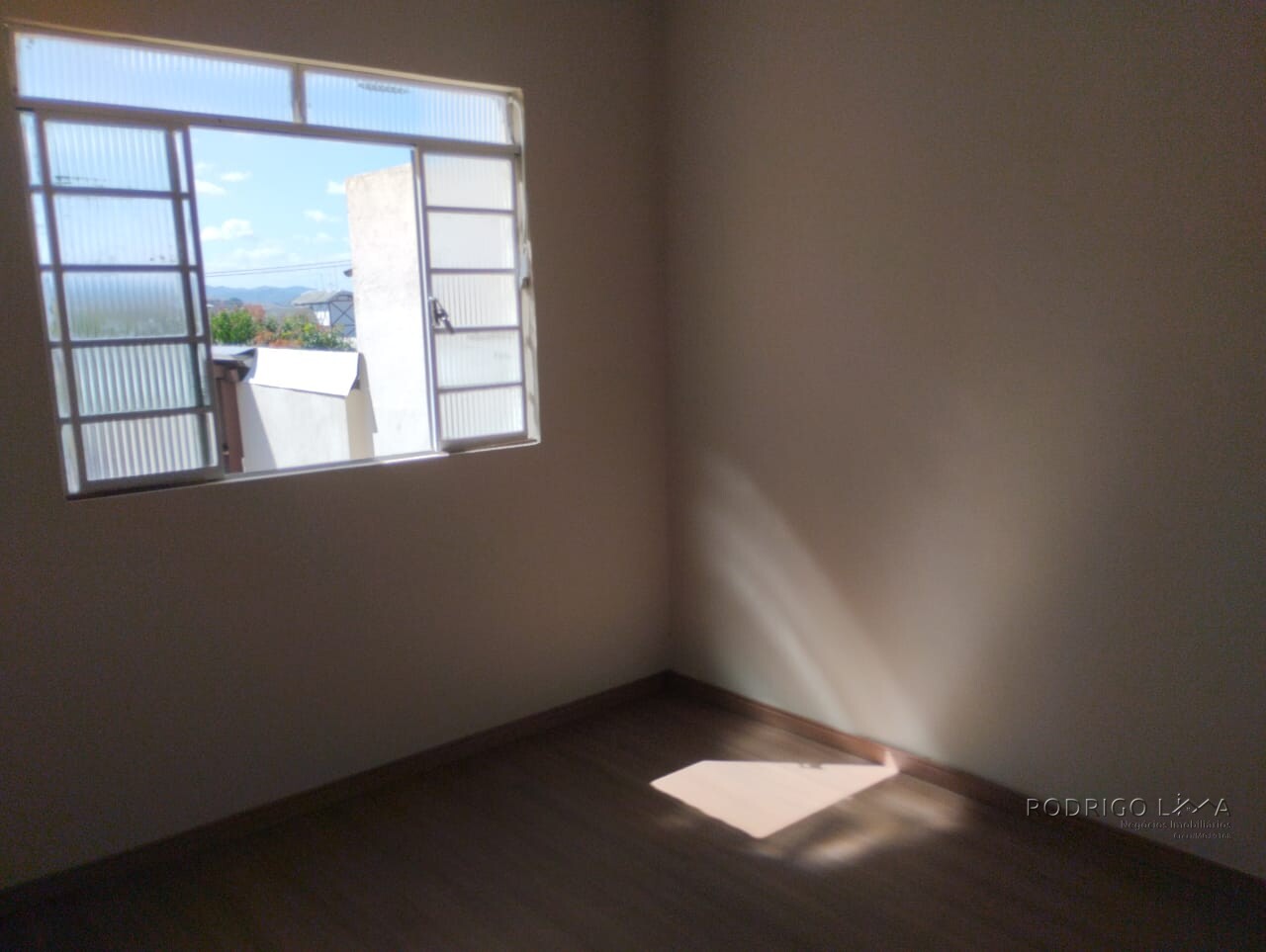 Casa para venda em São Lourenço - MG.