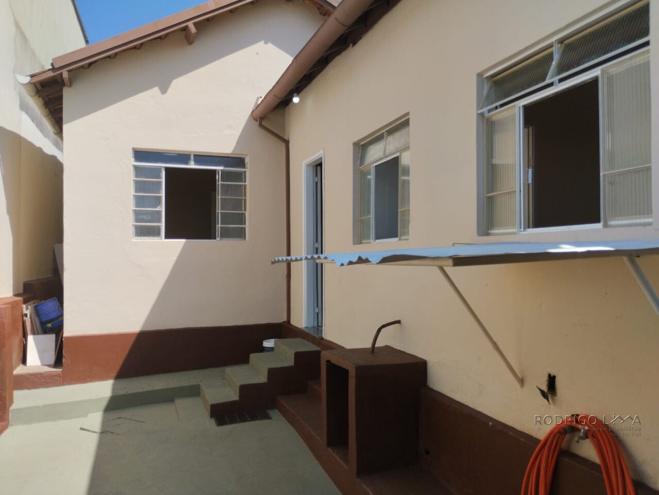 Casa para venda em São Lourenço - MG.