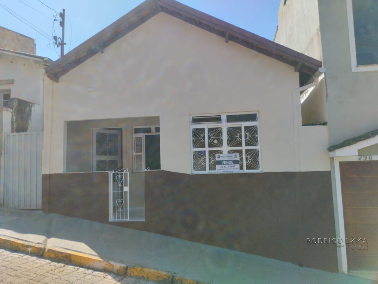 Casa para venda em São Lourenço - MG.