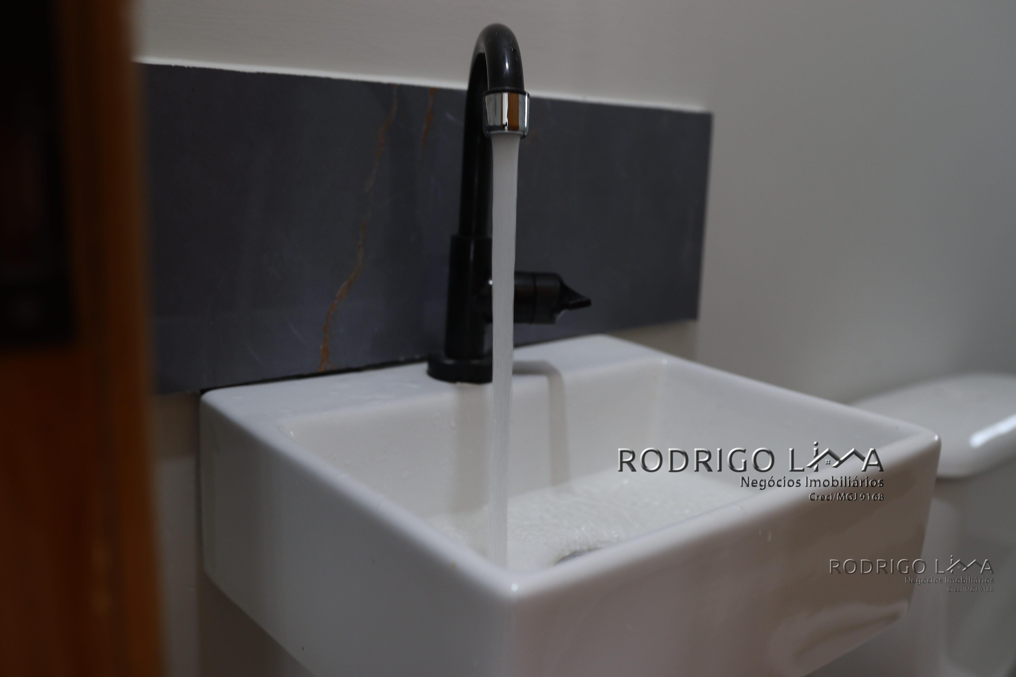 Linda casa para venda em São Lourenço - MG.