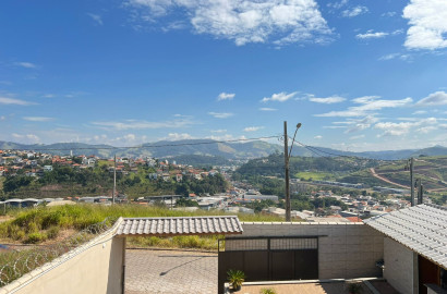 Sobrado para venda em São Lourenço - MG.