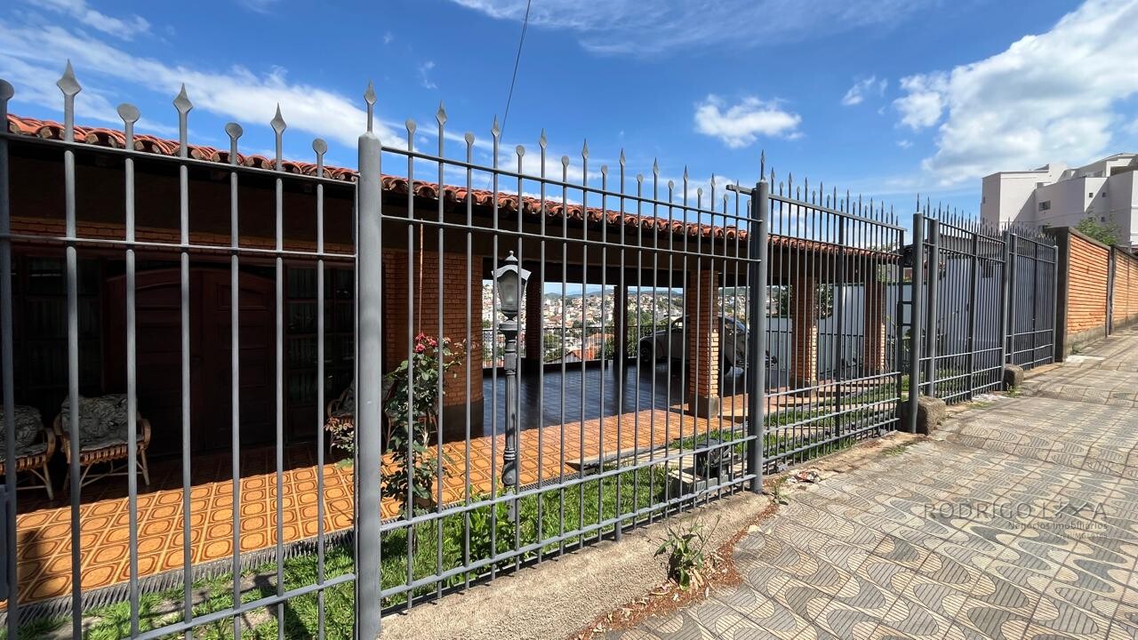 Casa de alto padrão para venda em São Lourenço MG