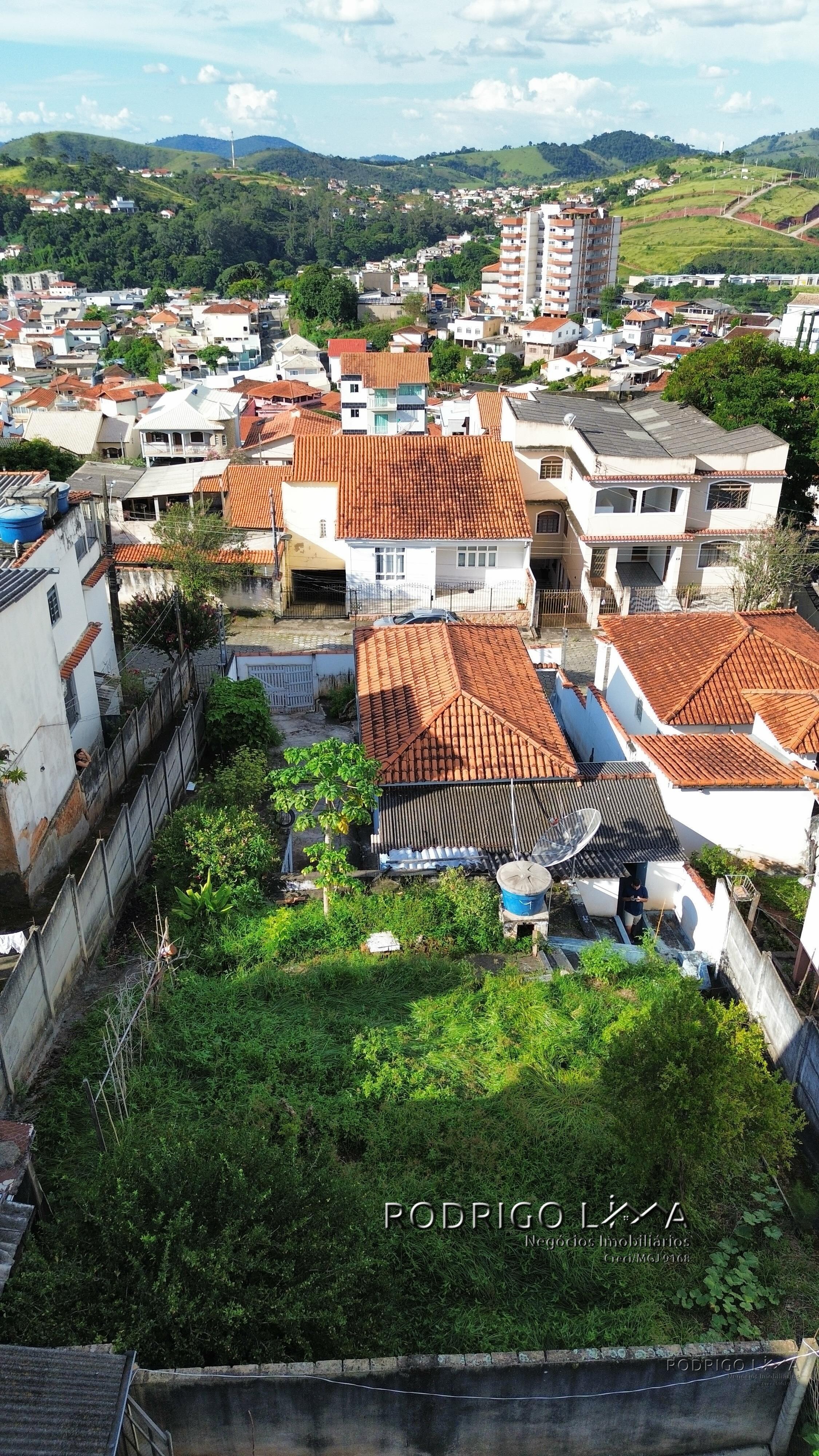 Casa com terreno amplo para venda em São Lourenço MG