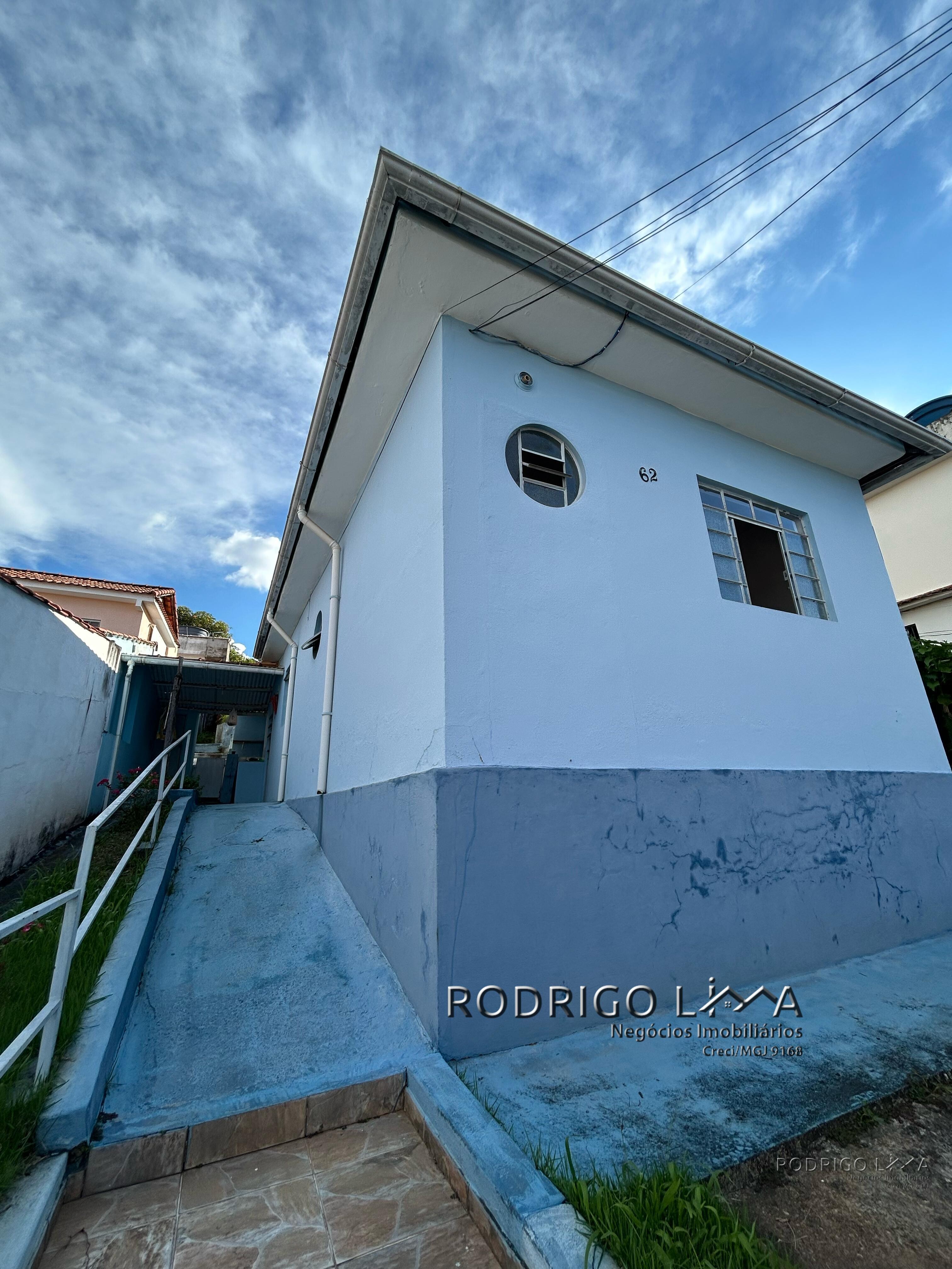 Casa com terreno amplo para venda em São Lourenço MG