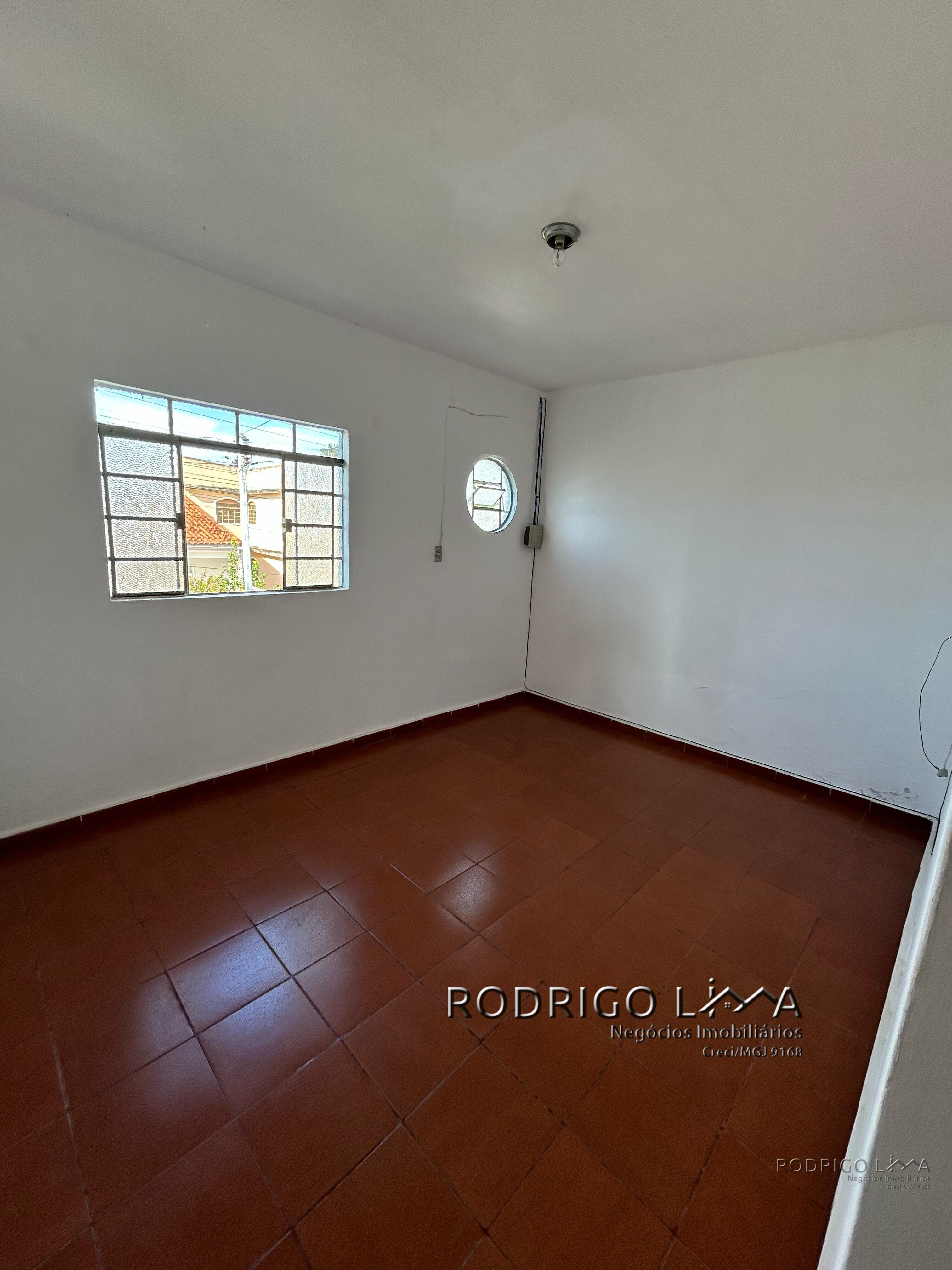 Casa com terreno amplo para venda em São Lourenço MG