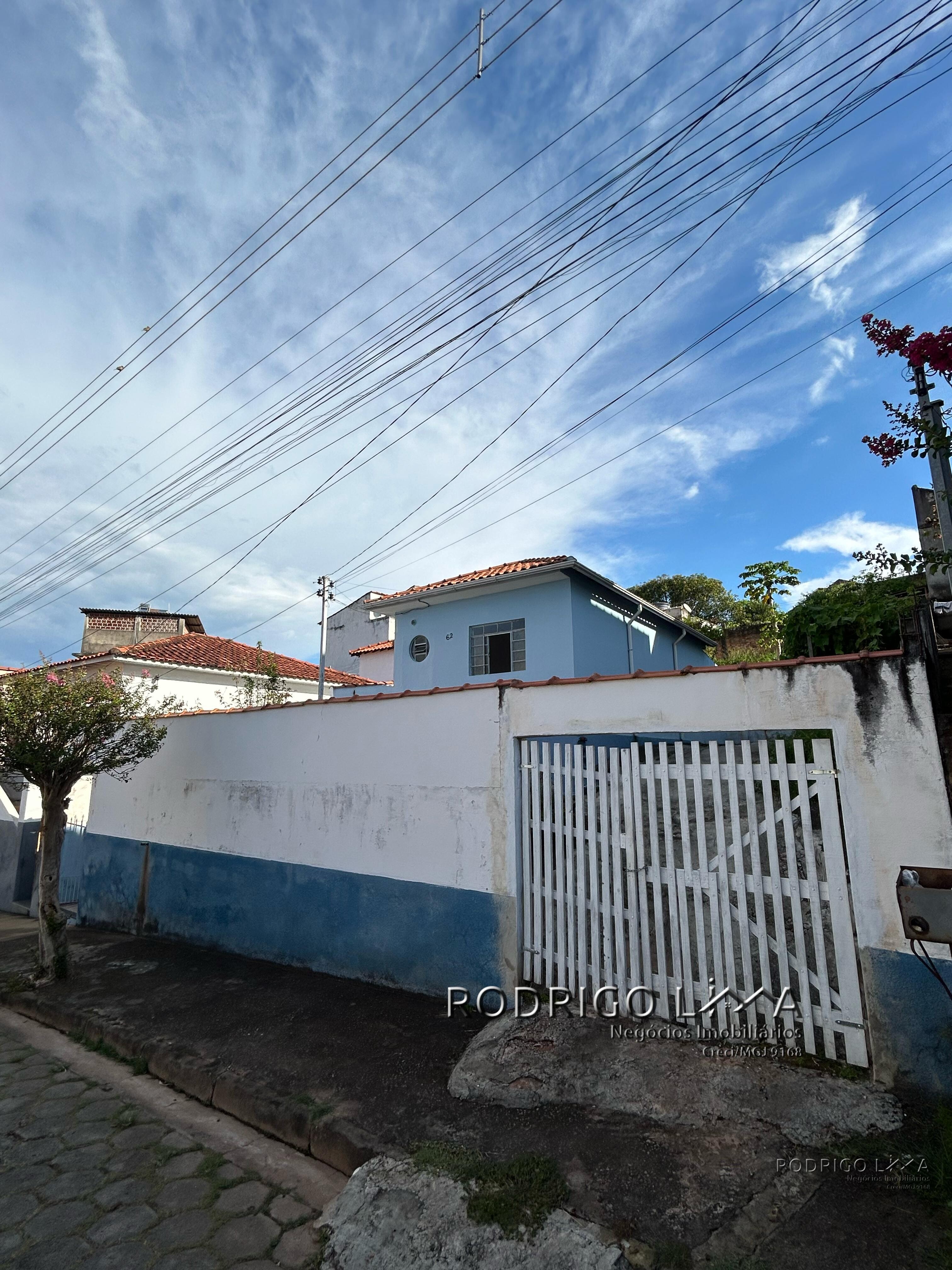 Casa com terreno amplo para venda em São Lourenço MG